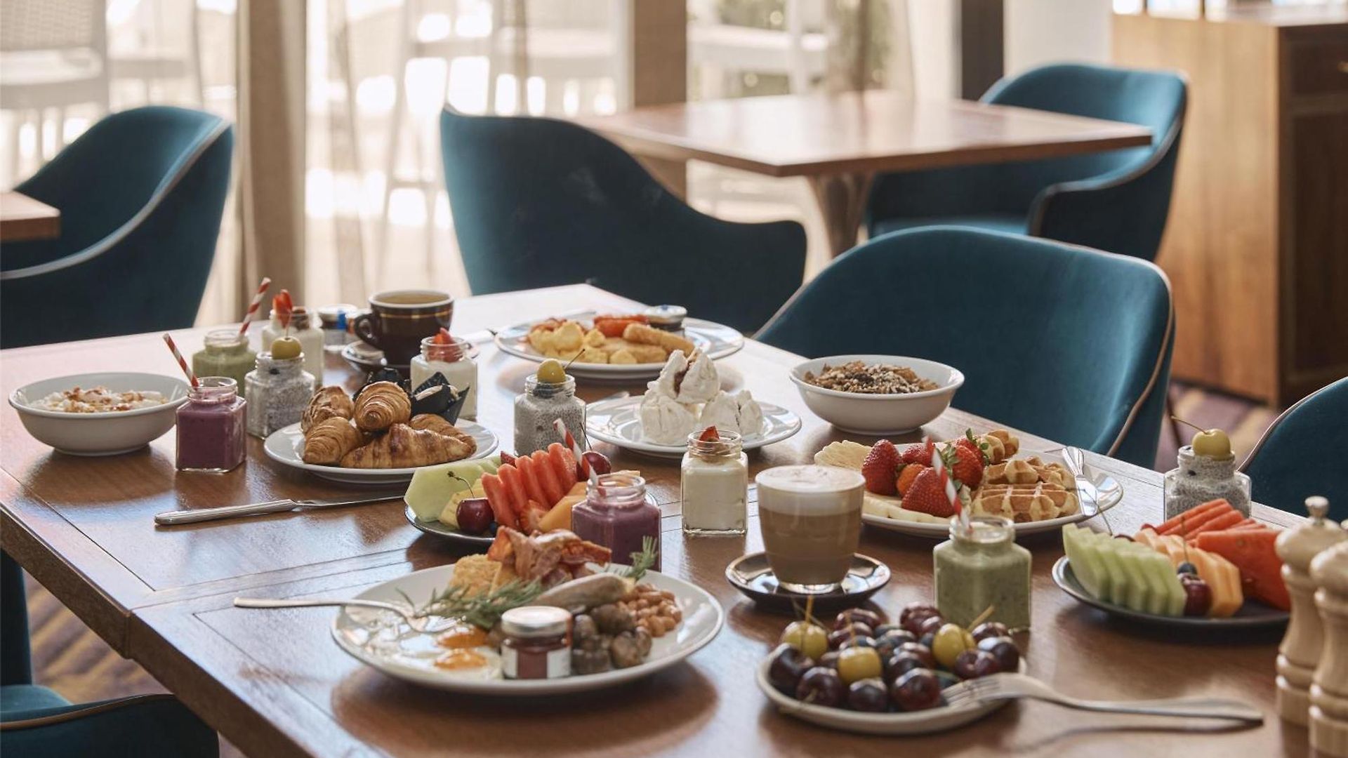 Hotel Rydges South Bank 4*