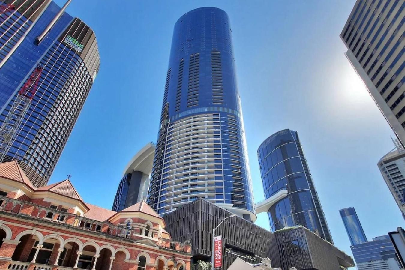 Luxurious 2 Bed With Pool Sauna And Gym * Brisbane