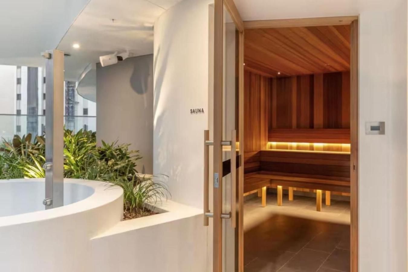 Luxurious 2 Bed With Pool Sauna And Gym Apartment Brisbane
