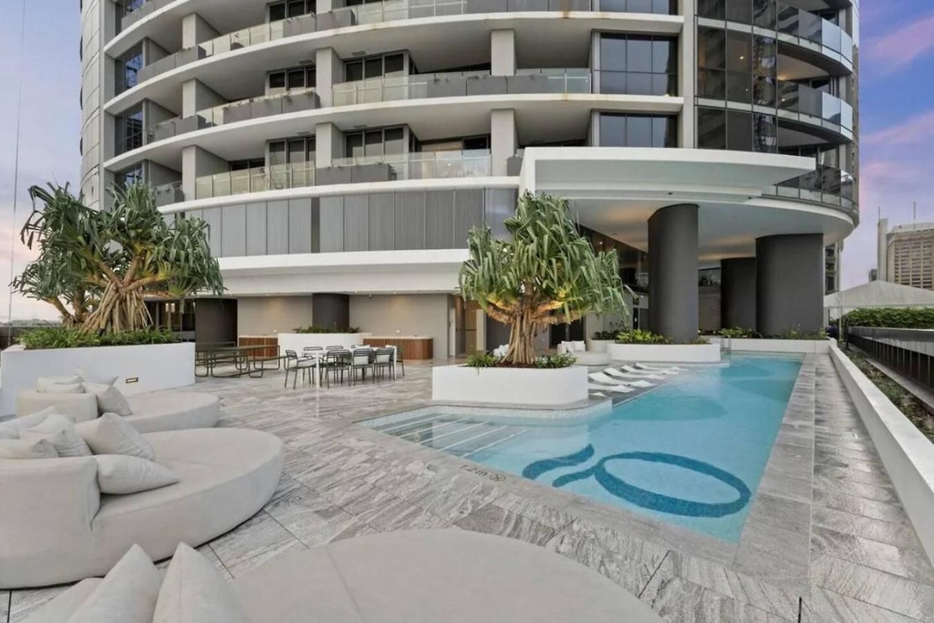 Luxurious 2 Bed With Pool Sauna And Gym * Brisbane