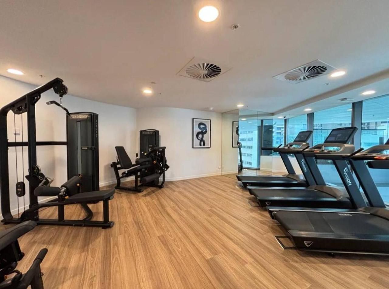 Luxurious 2 Bed With Pool Sauna And Gym Apartment