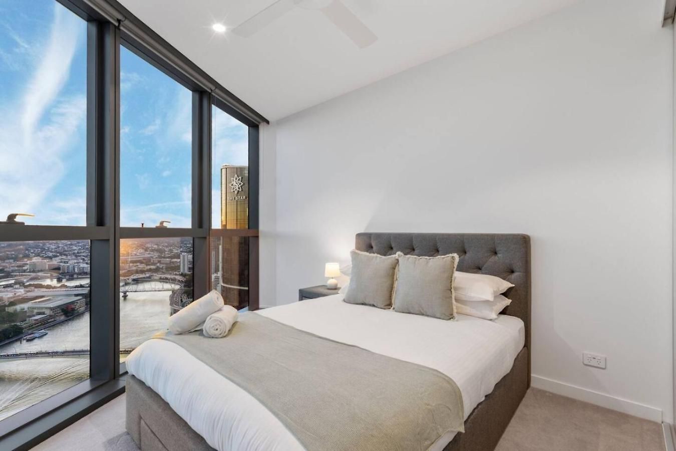 Apartment Luxurious 2 Bed With Pool Sauna And Gym