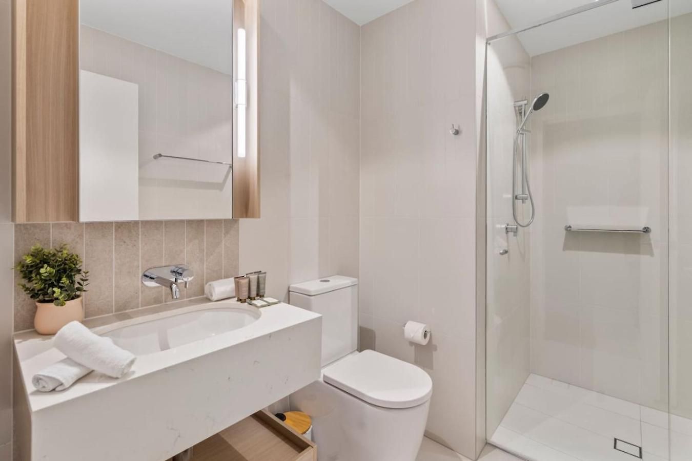Luxurious 2 Bed With Pool Sauna And Gym Apartment Brisbane