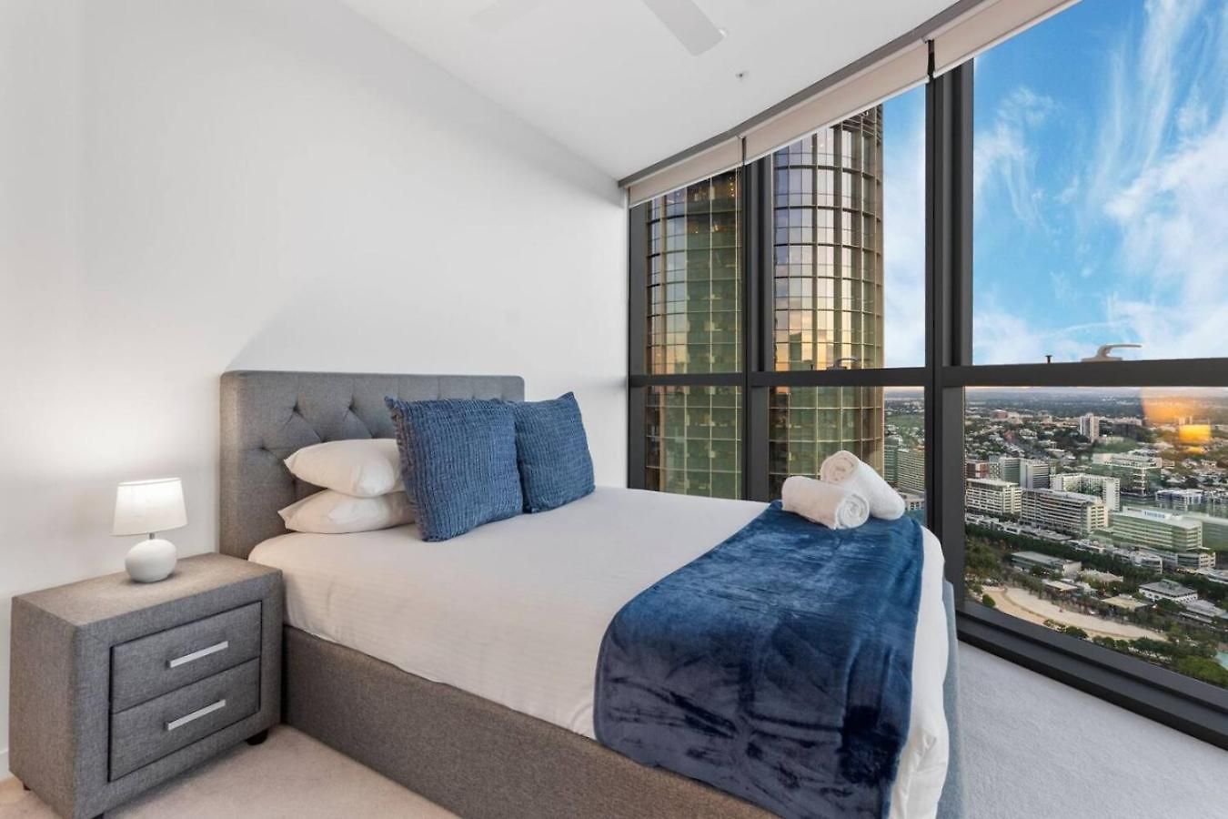 Luxurious 2 Bed With Pool Sauna And Gym Apartment Brisbane