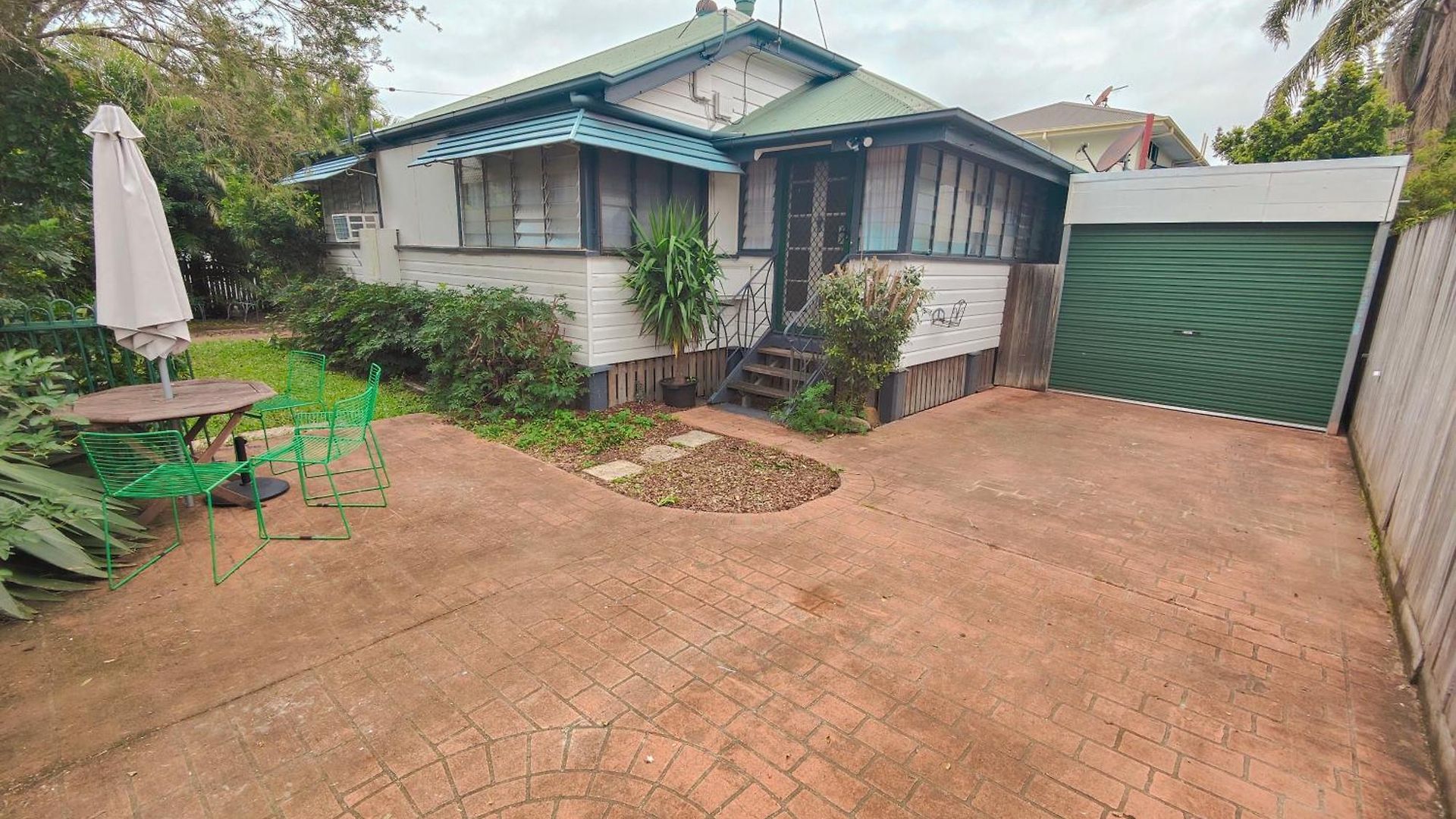 West Avenue Hideaway In Wynnum - 1 Bed And 1 Bath *