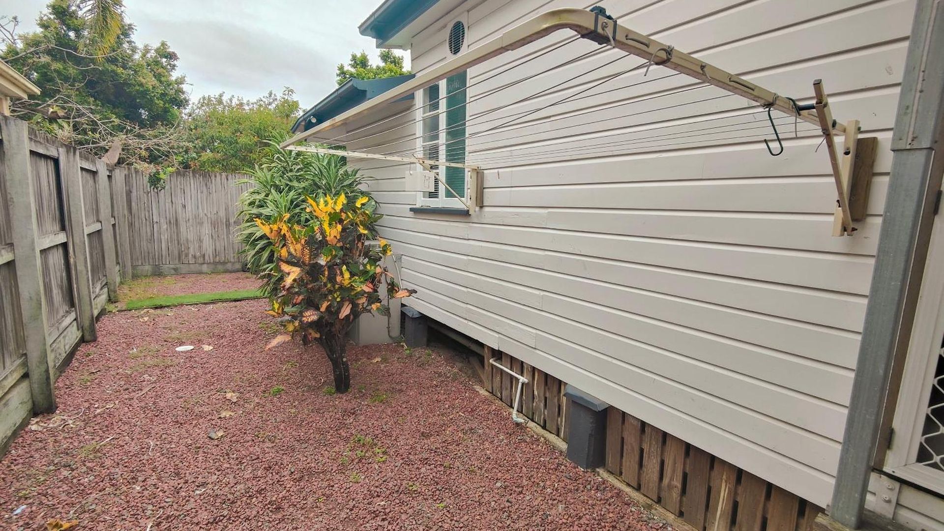 West Avenue Hideaway In Wynnum - 1 Bed And 1 Bath