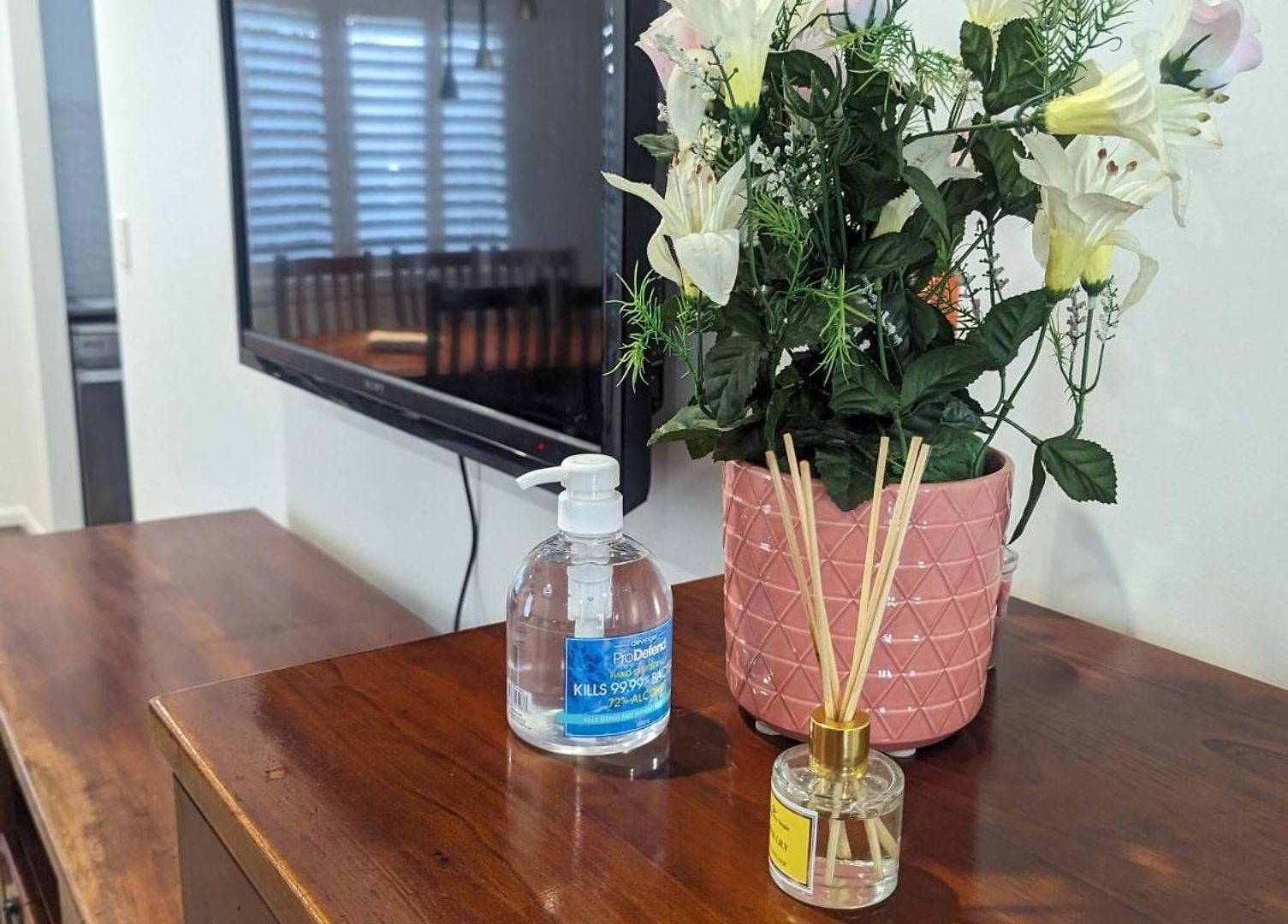 Immaculate Entire House In Chermside West 2-beds