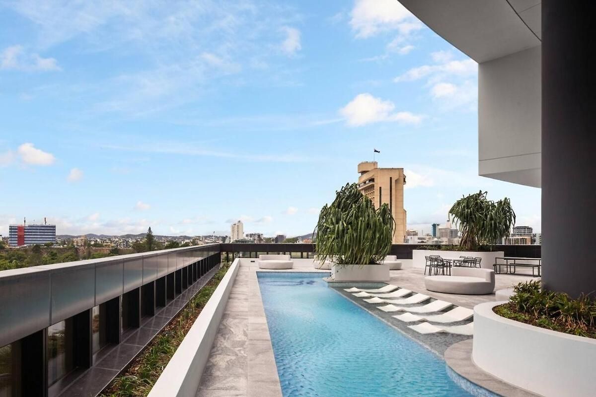 New Luxe 2br Queens Wharf