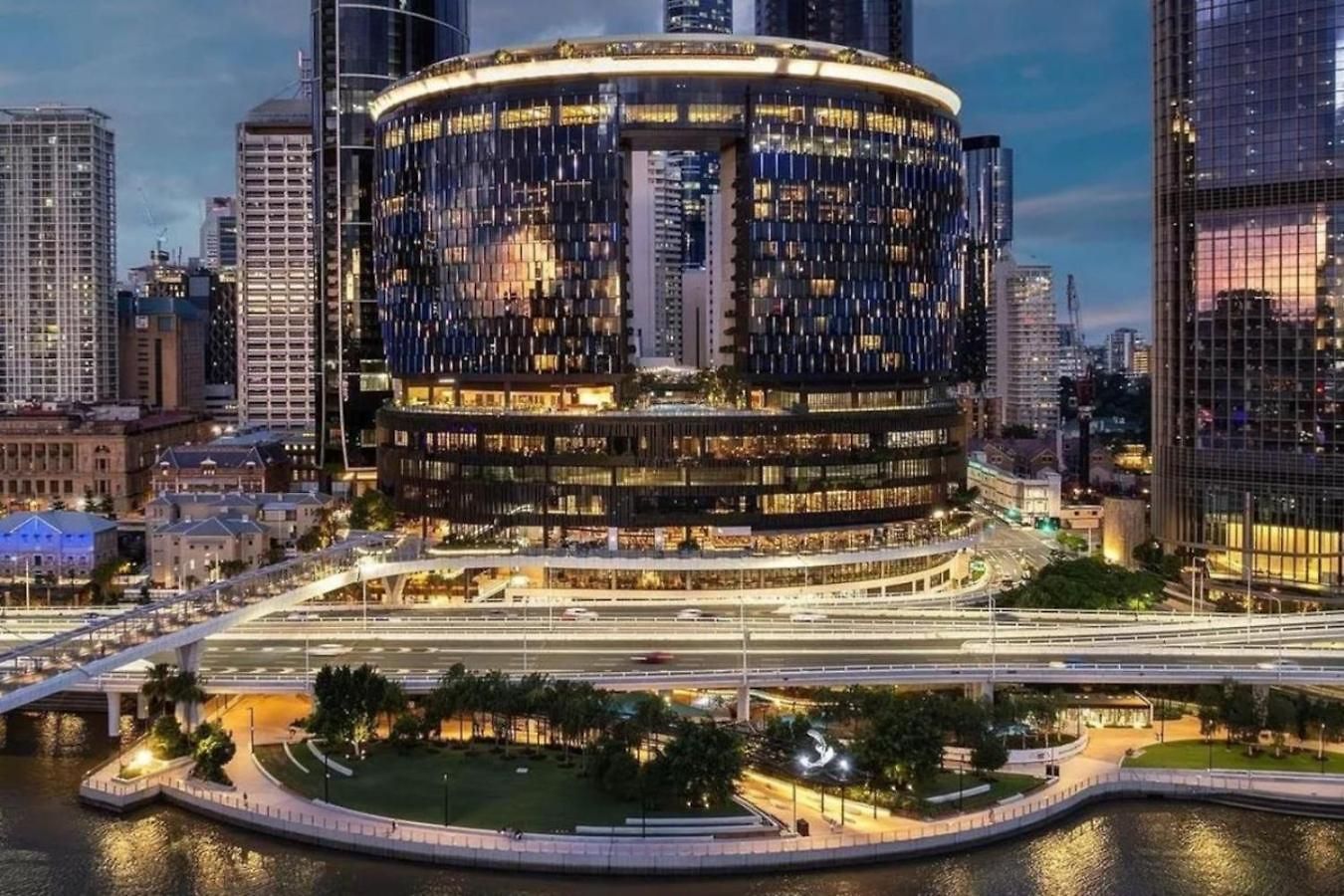 Stylish With Pool Sauna And Gym Apartment Brisbane