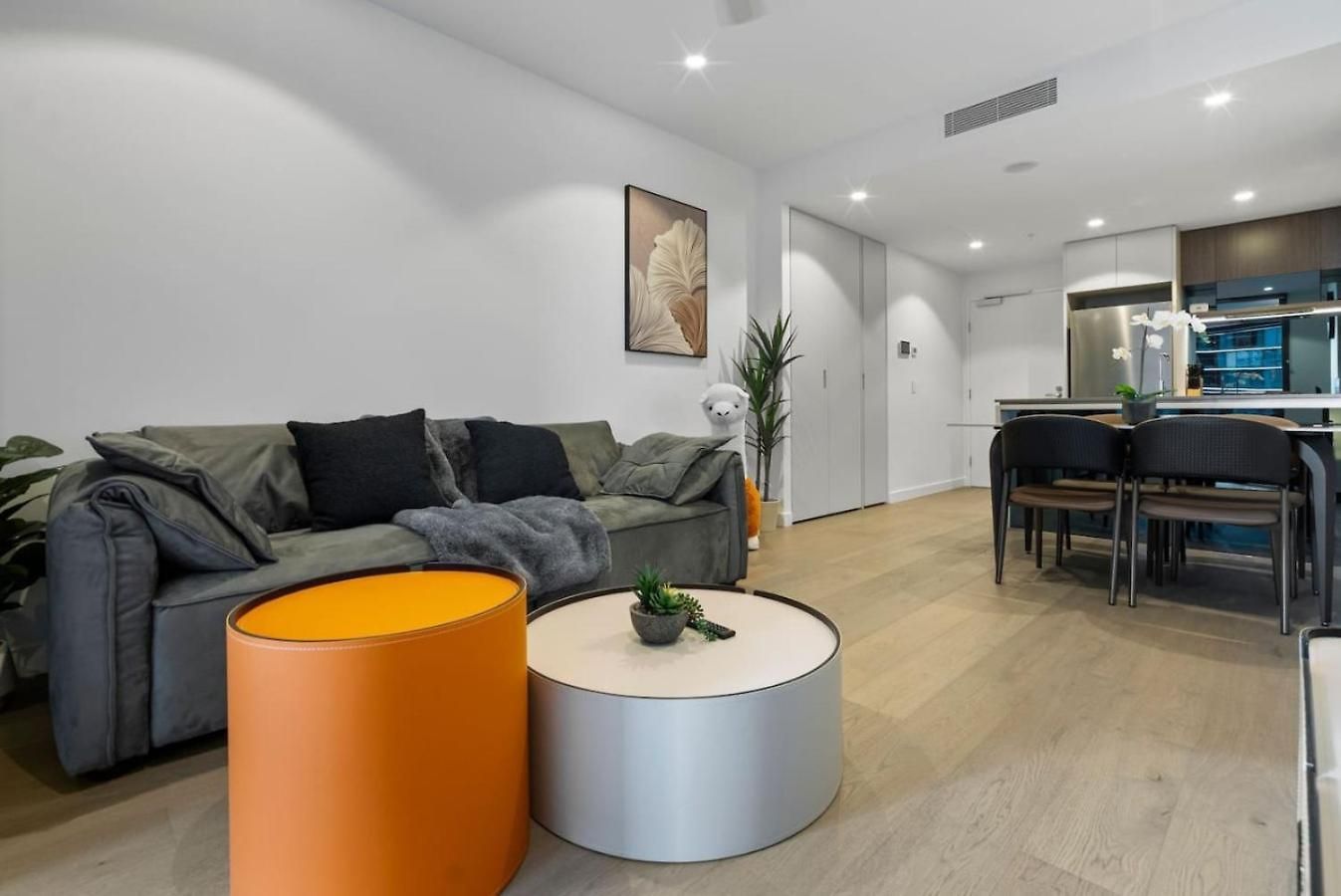 Apartment Stylish With Pool Sauna And Gym *