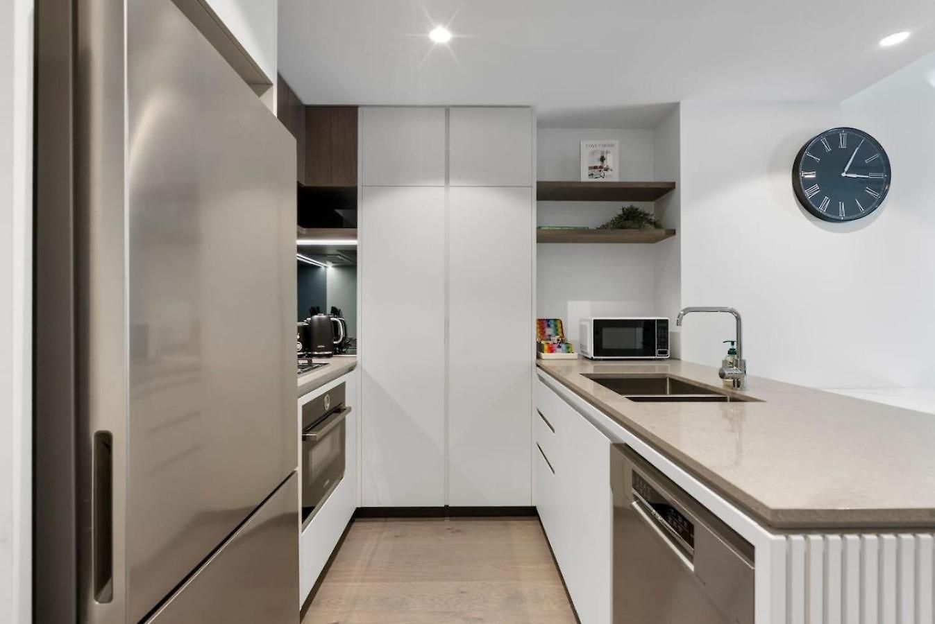 Stylish With Pool Sauna And Gym * Brisbane