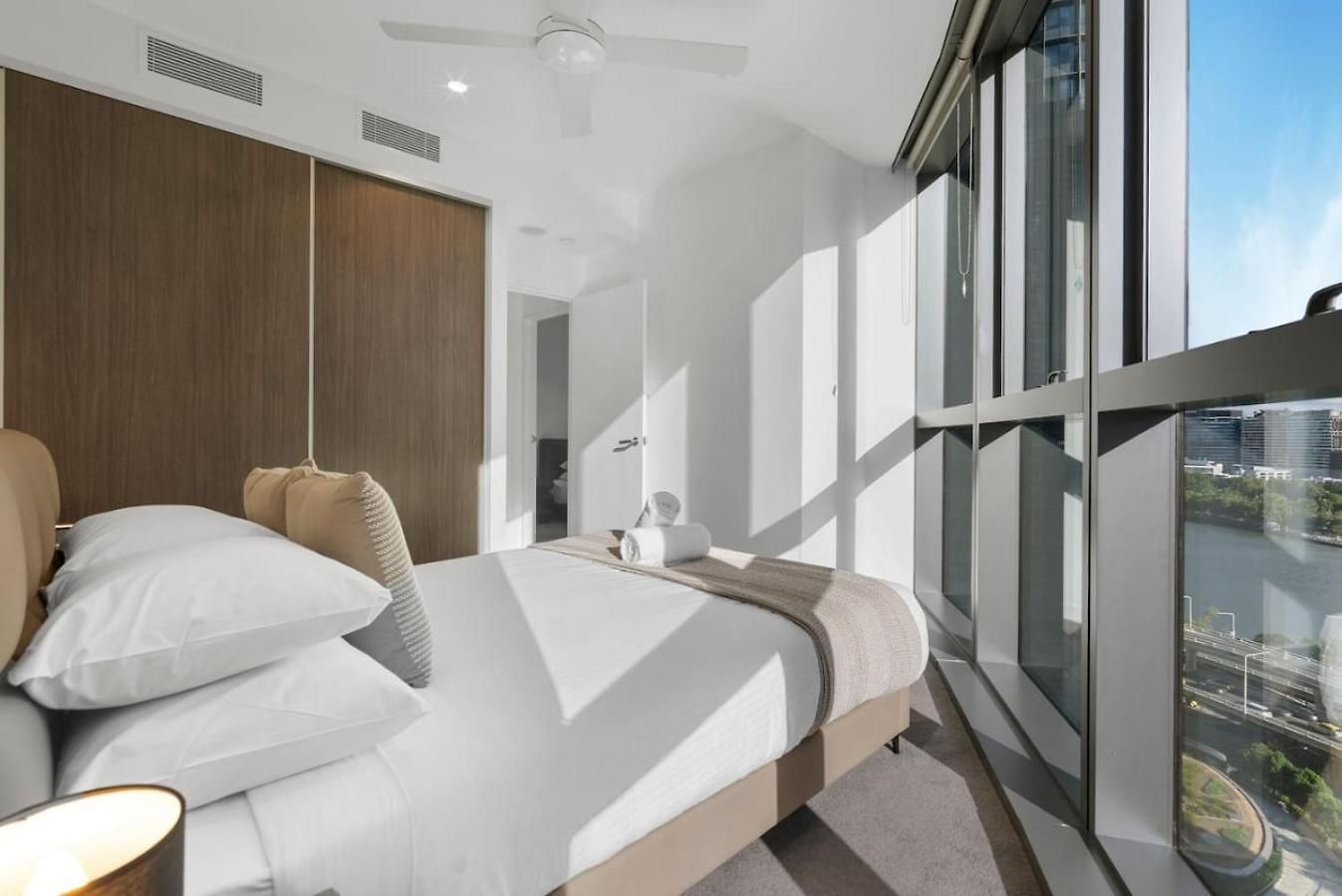 Stylish With Pool Sauna And Gym Apartment