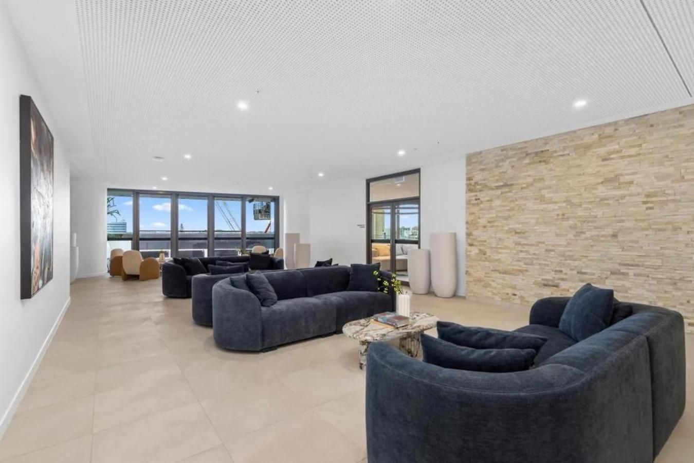 Apartment Stylish With Pool Sauna And Gym *