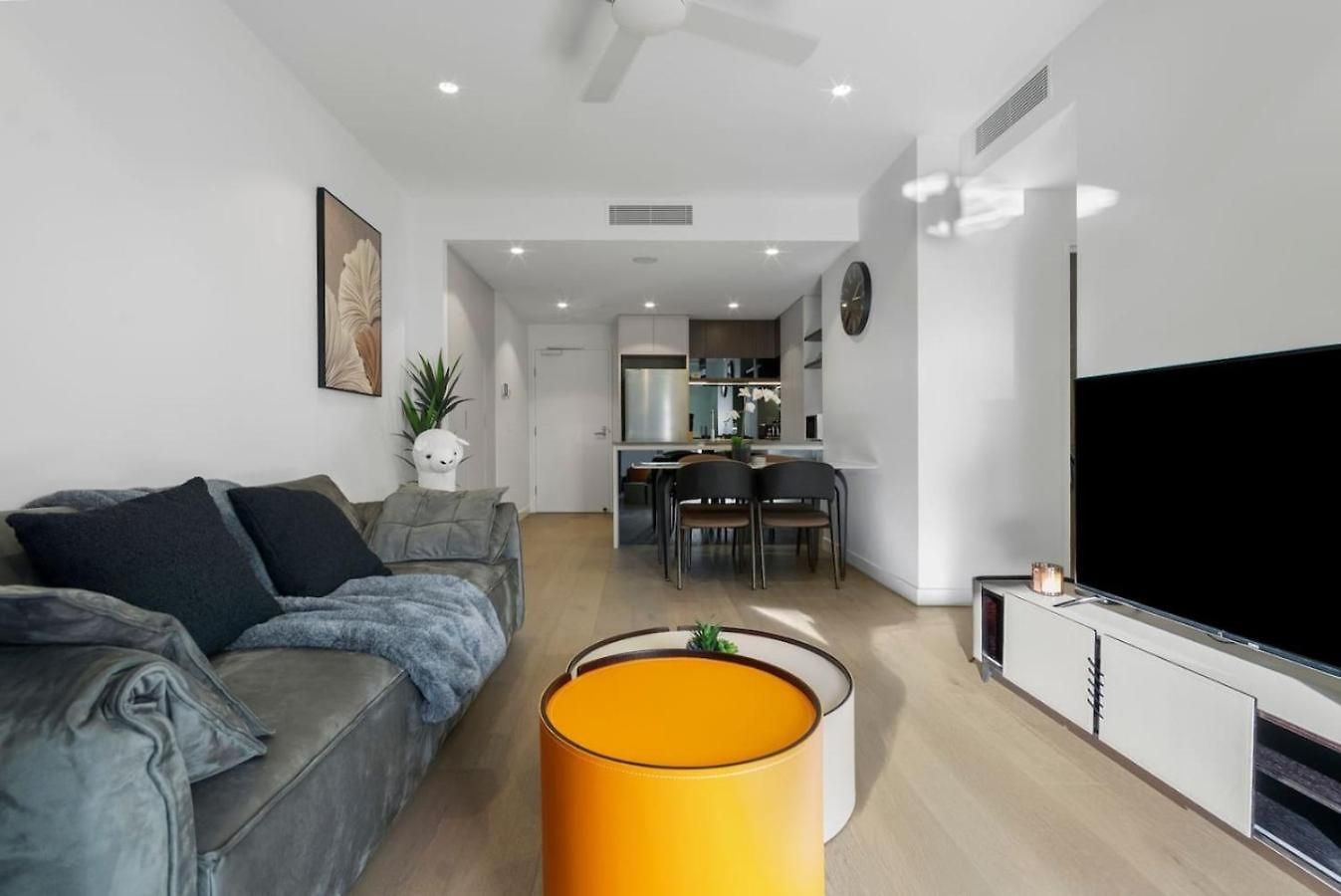Apartment Stylish With Pool Sauna And Gym Brisbane