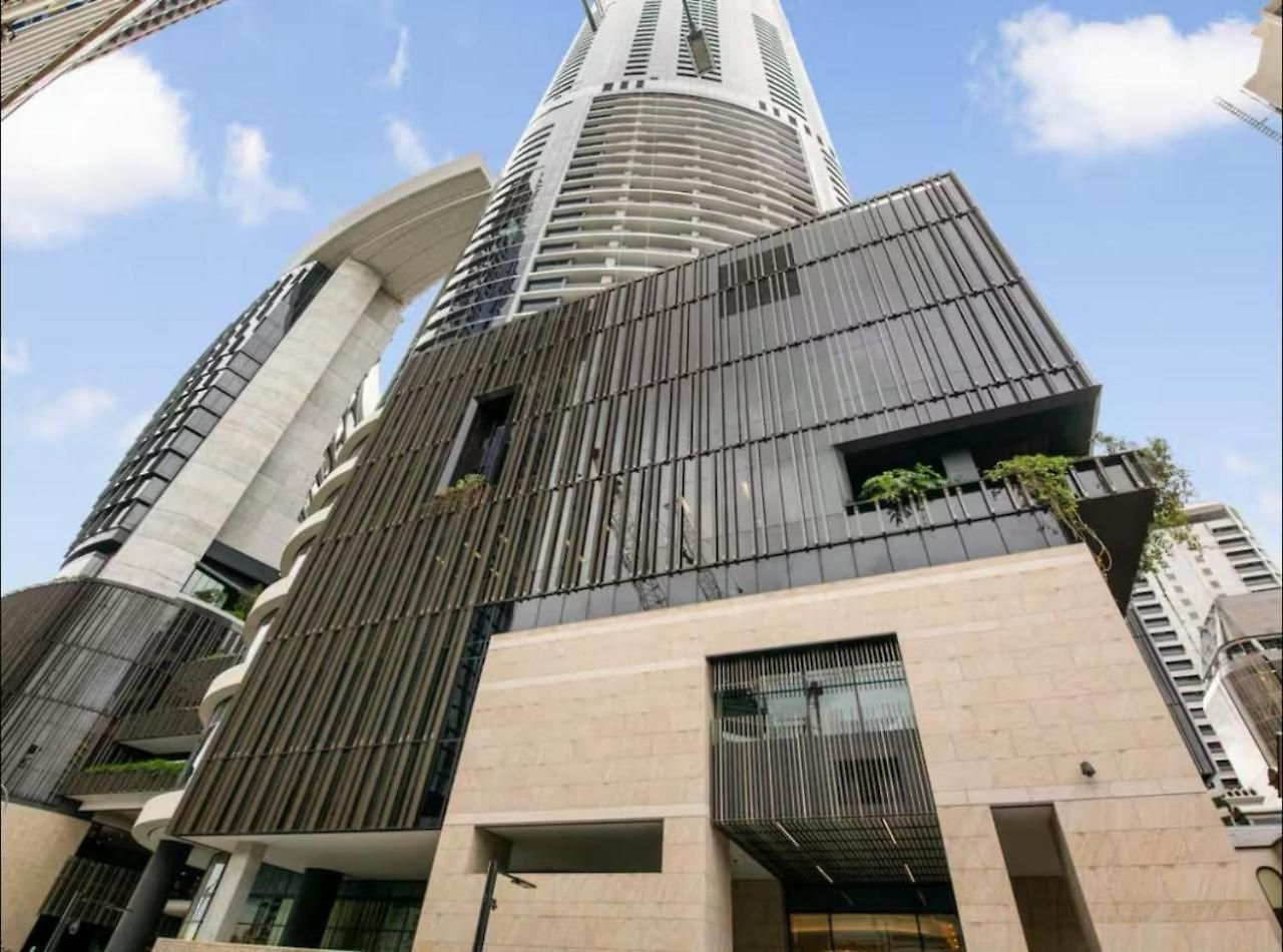 Stylish With Pool Sauna And Gym Apartment Brisbane
