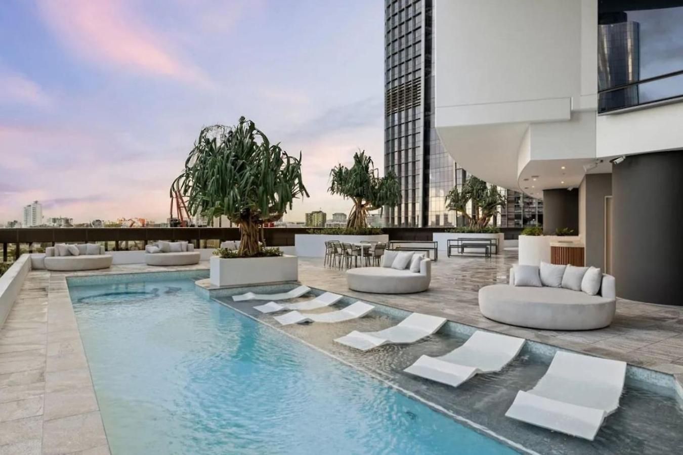 Apartment Stylish With Pool Sauna And Gym Brisbane