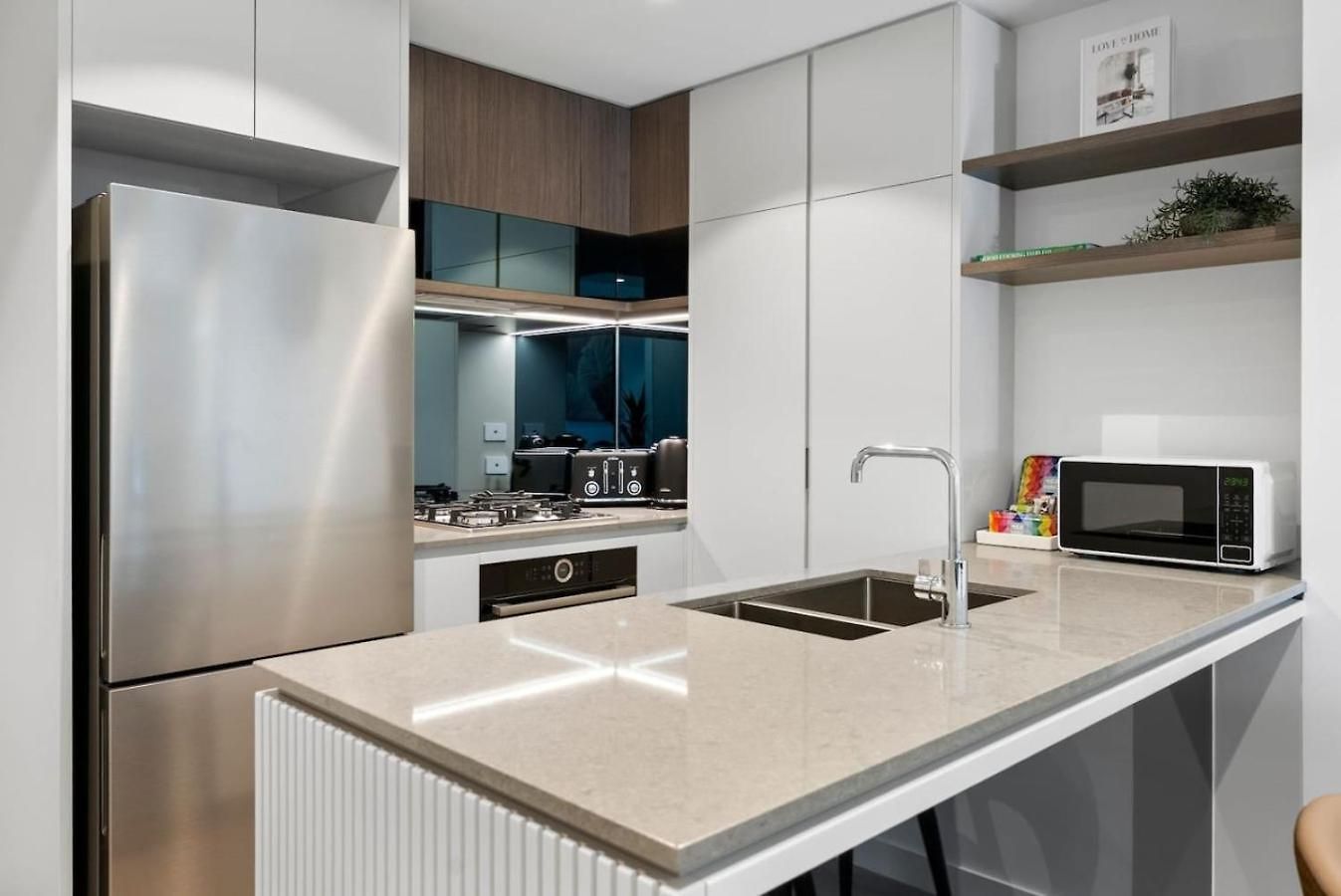 Stylish With Pool Sauna And Gym Brisbane