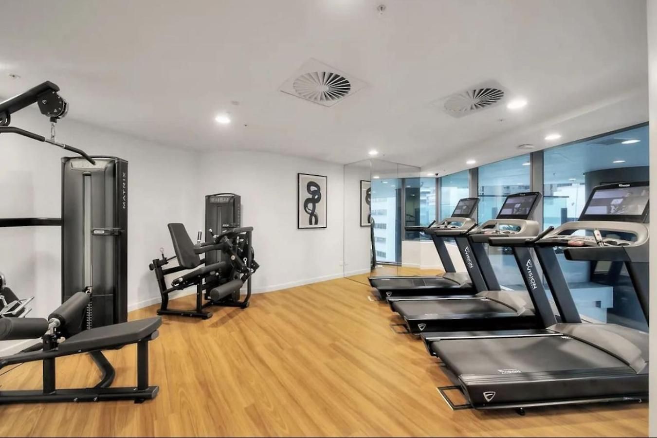 Stylish With Pool Sauna And Gym * Brisbane
