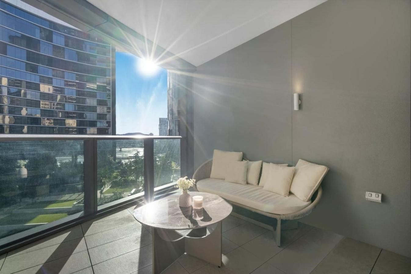 Stylish With Pool Sauna And Gym Apartment Brisbane