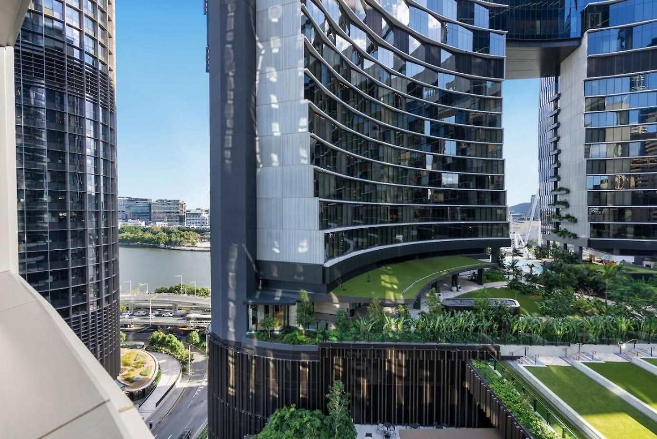 Stylish With Pool Sauna And Gym Brisbane