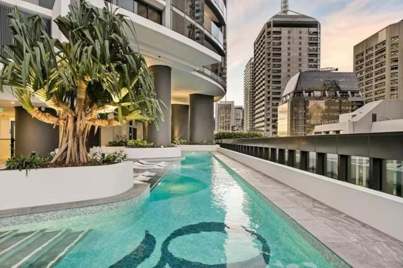 Stylish With Pool Sauna And Gym Apartment