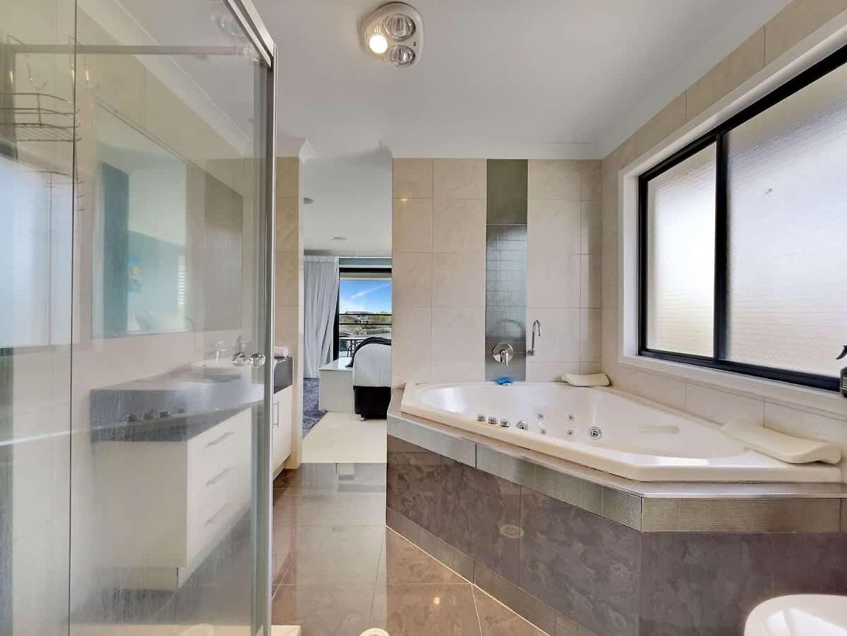 Spacious Family & Pet-friendly On The Canal Holiday home *