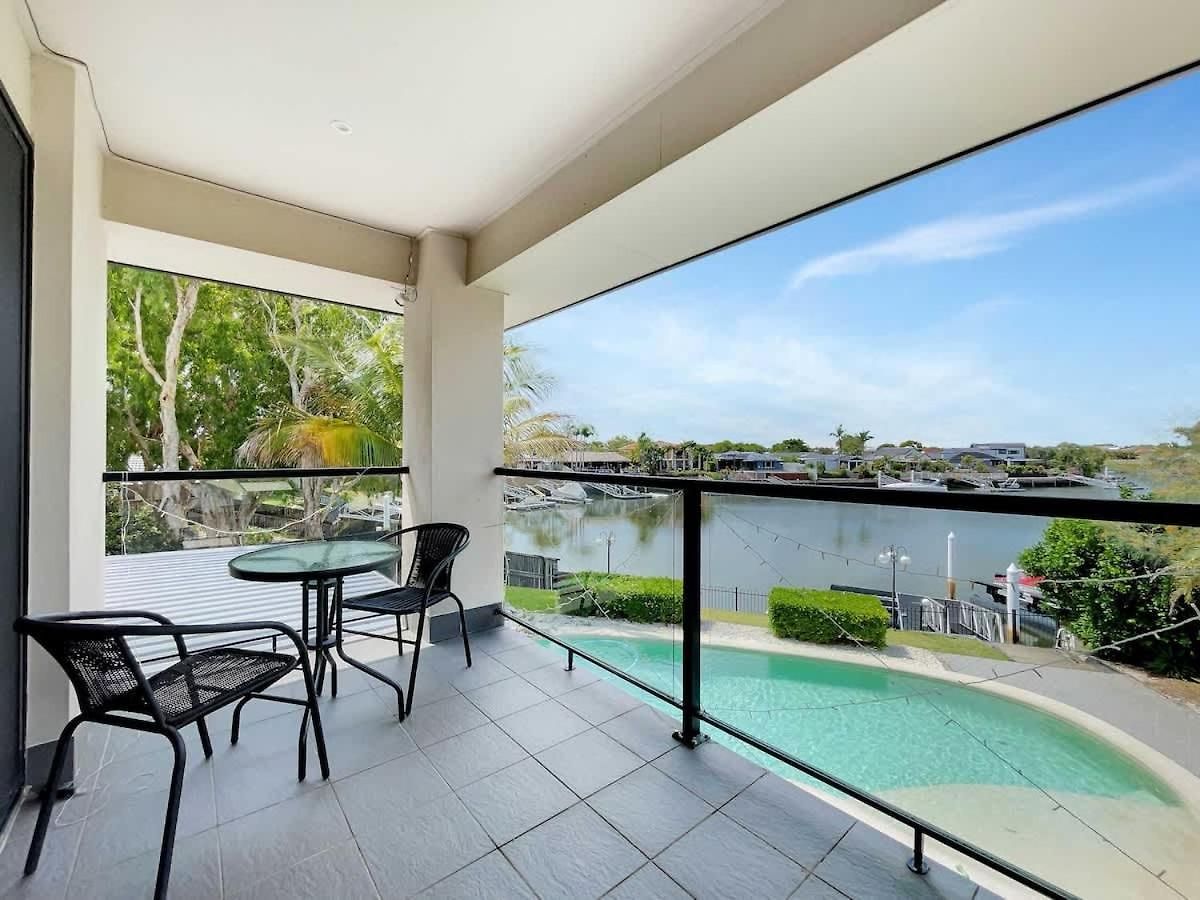 Spacious Family & Pet-friendly On The Canal Holiday home Brisbane