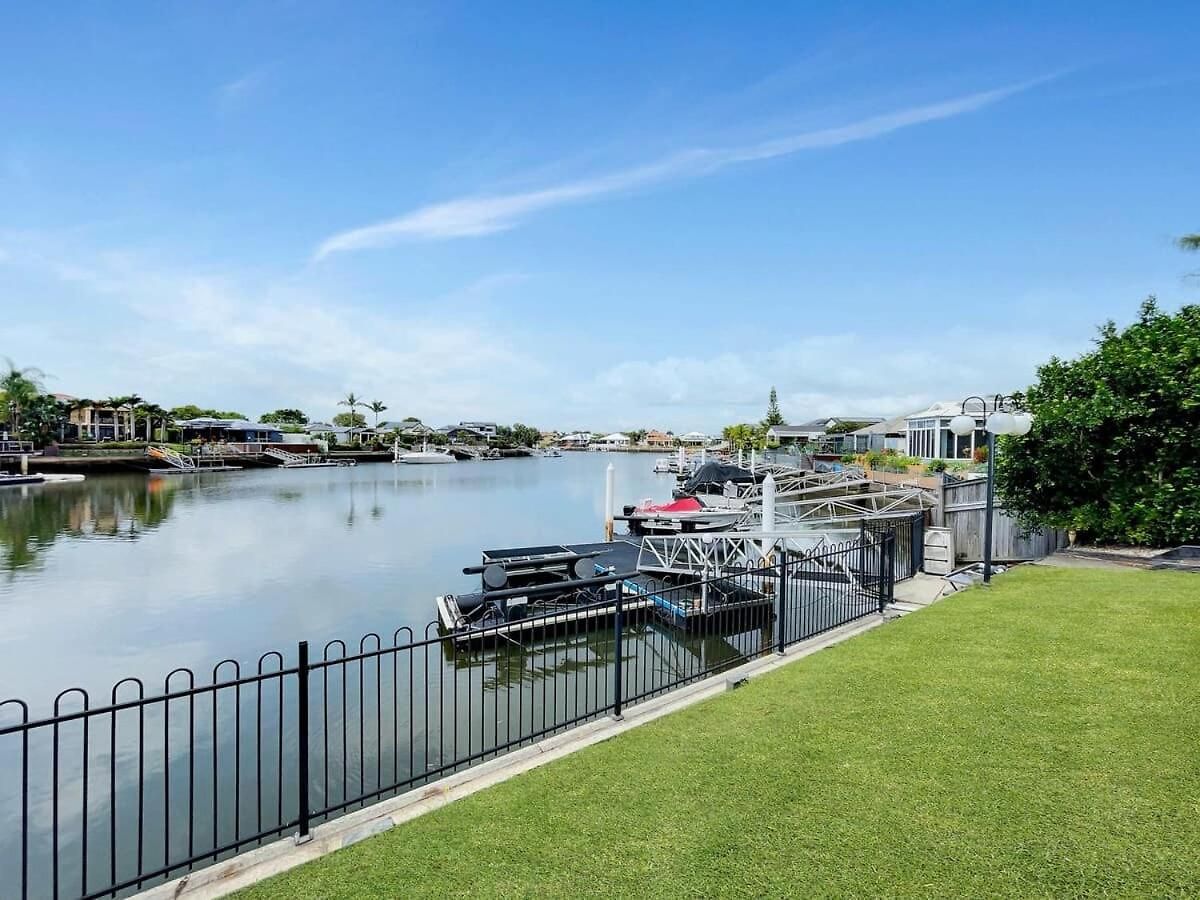 Spacious Family & Pet-friendly On The Canal Holiday home *