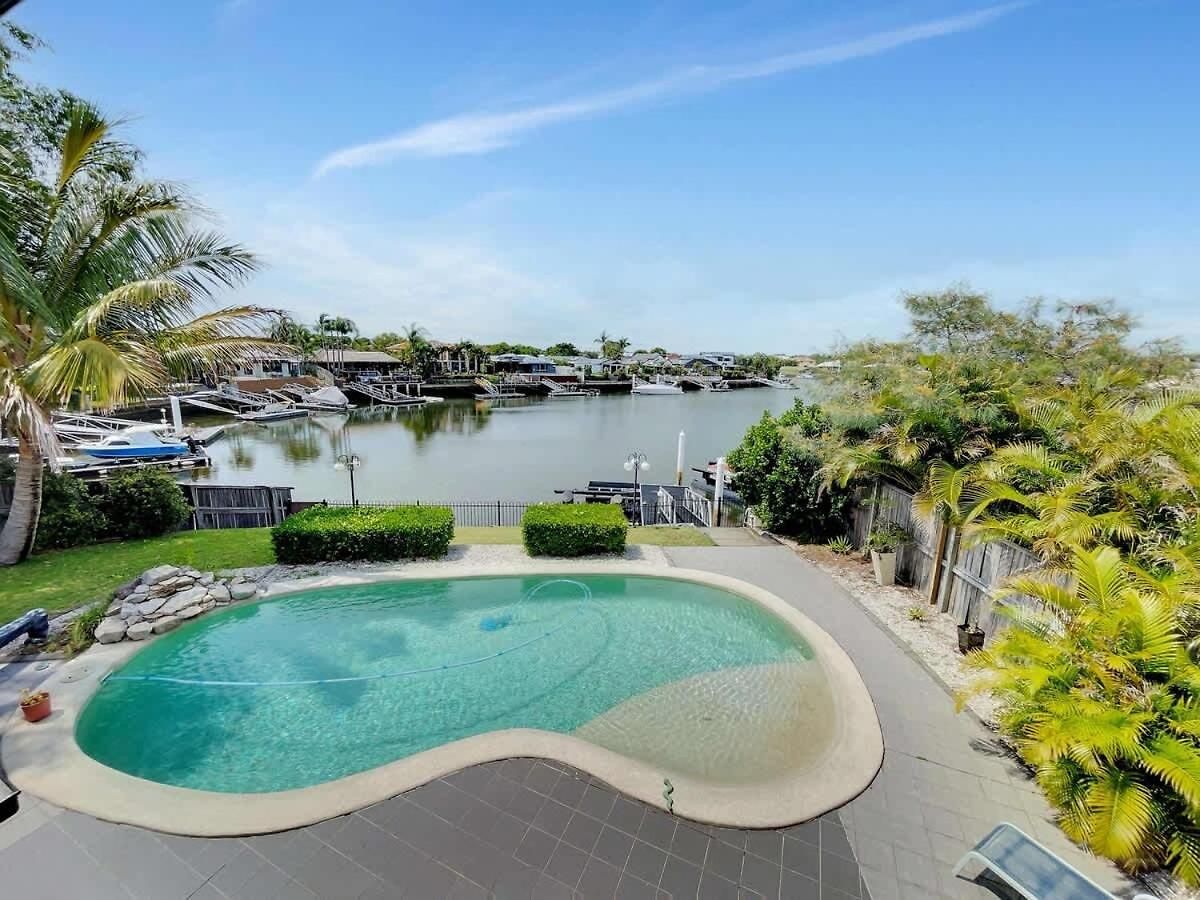 Spacious Family & Pet-friendly On The Canal Holiday home Brisbane