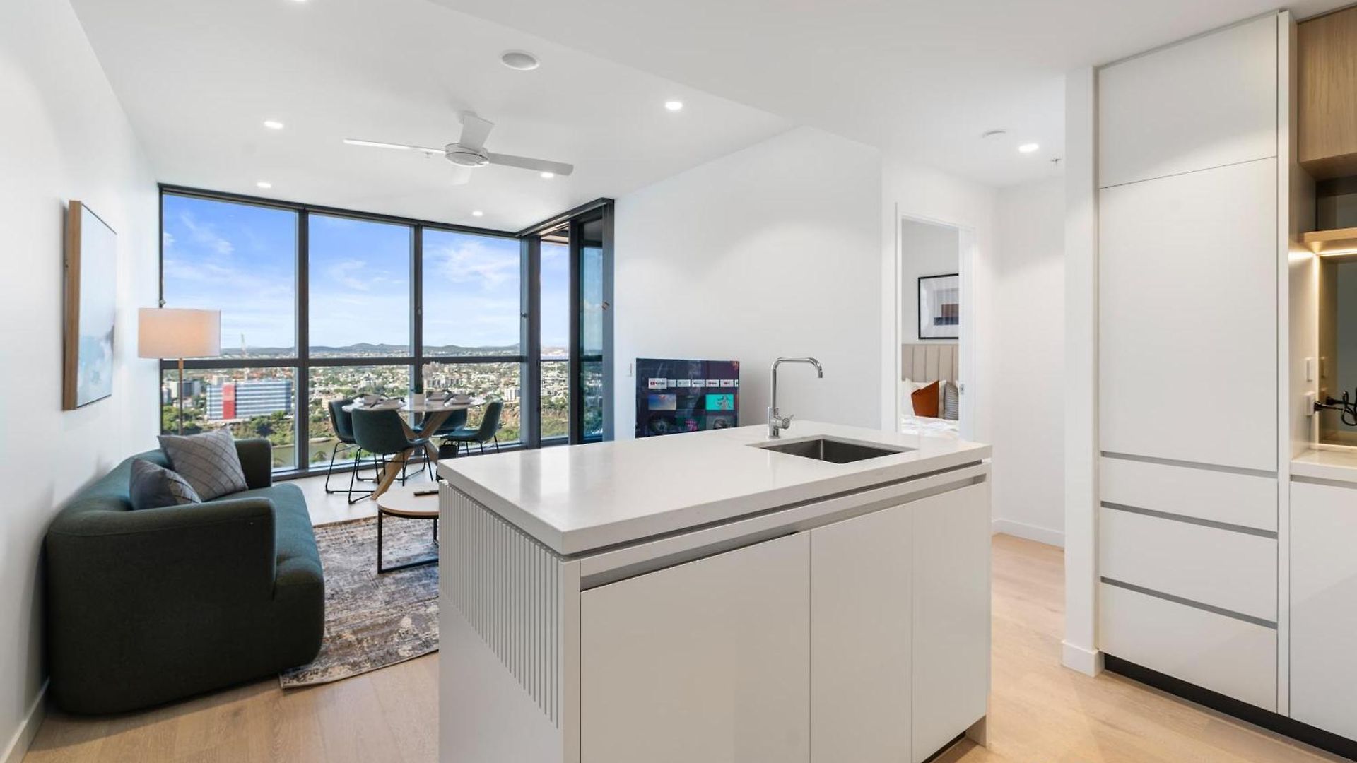 Apartment Elevated Luxury At Qwr & River Views