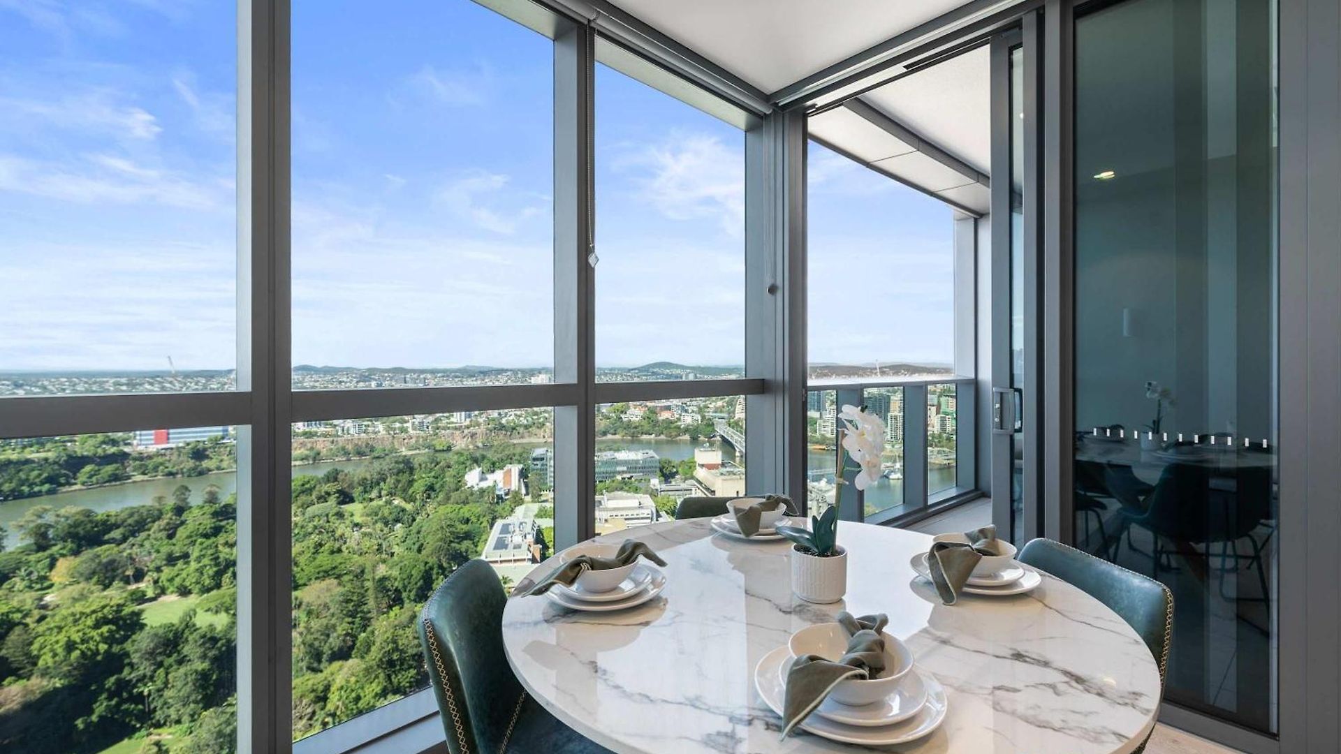 Elevated Luxury At Qwr & River Views * Brisbane