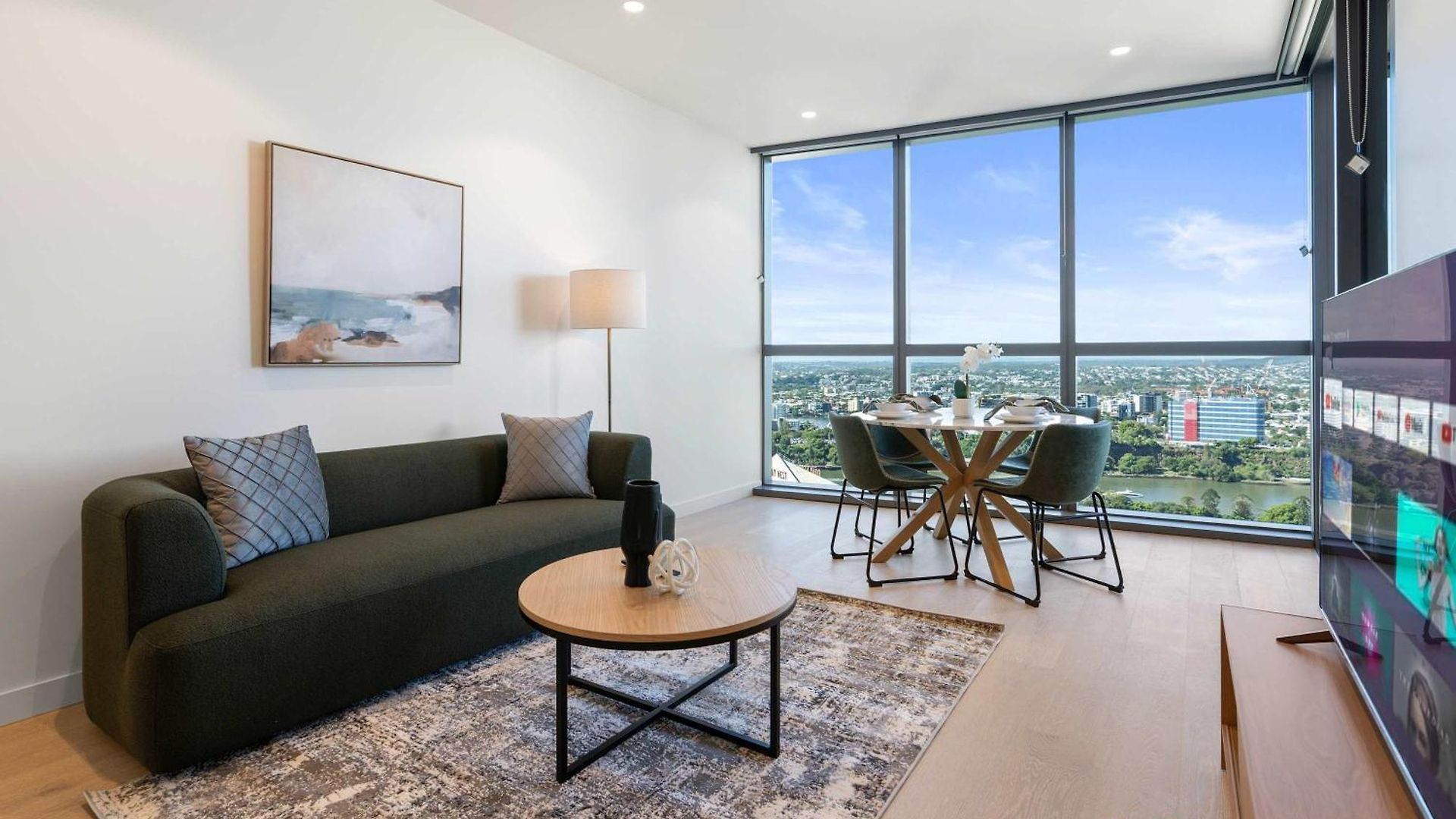 Elevated Luxury At Qwr & River Views Apartment Brisbane