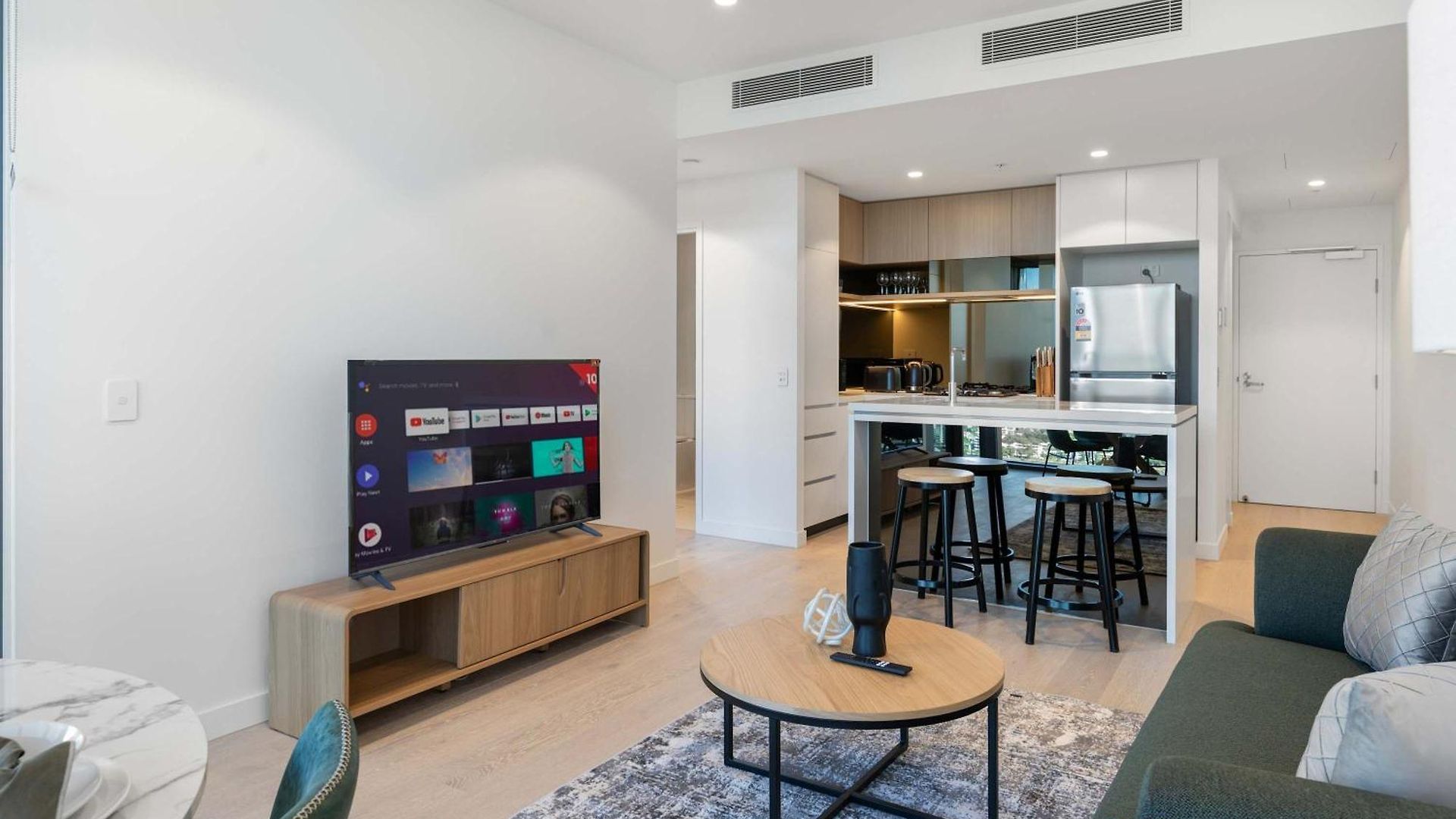 Elevated Luxury At Qwr & River Views *