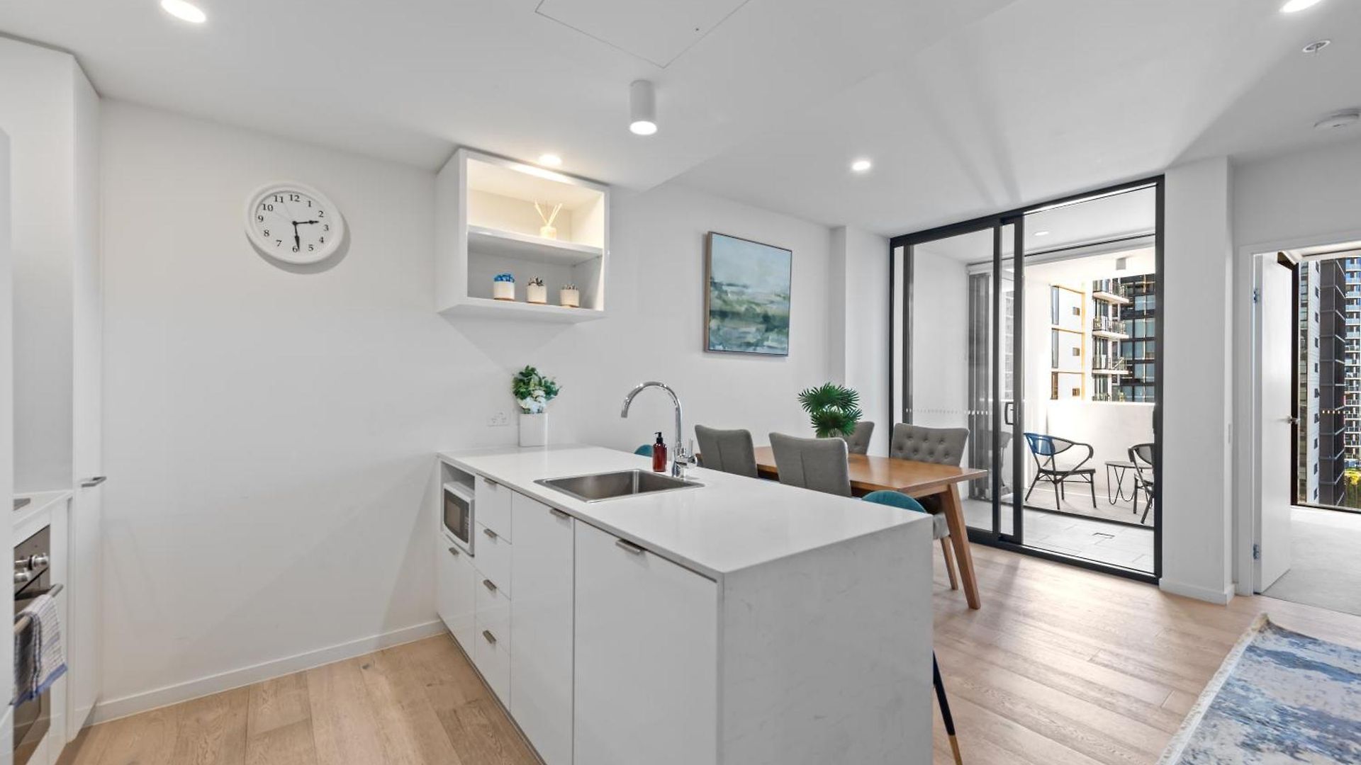 Apartment Stylish In Southbank Location With Parking