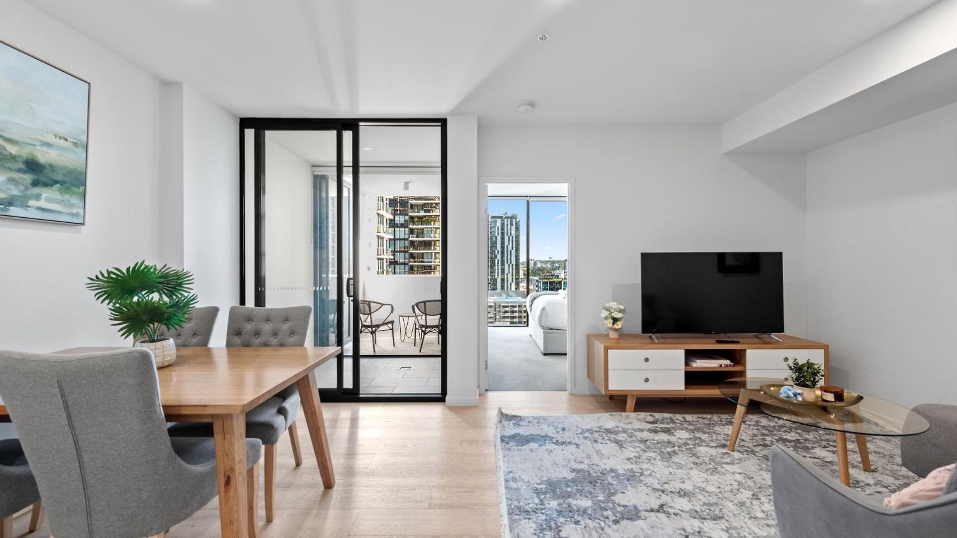 Apartment Stylish In Southbank Location With Parking