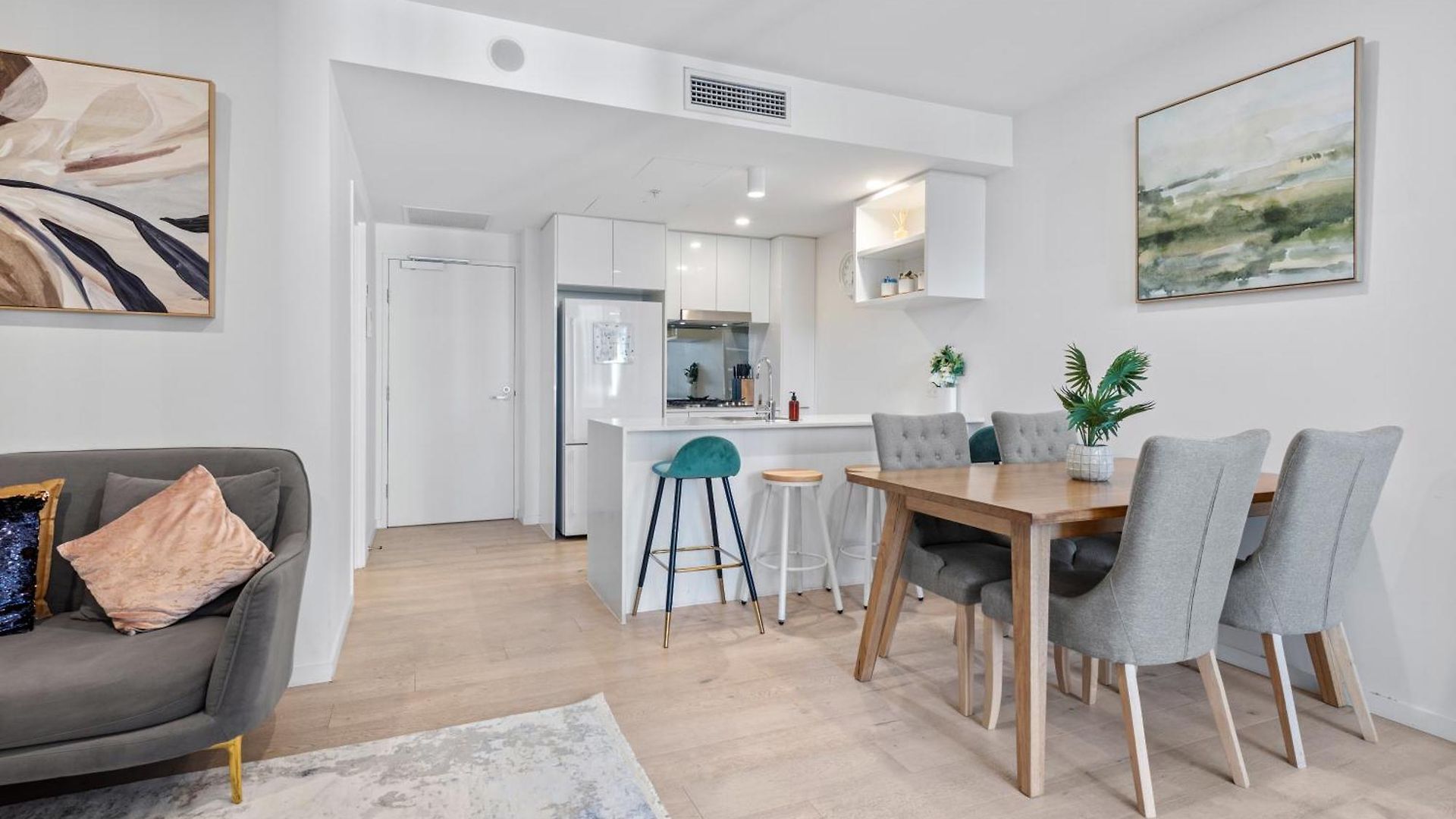 Apartment Stylish In Southbank Location With Parking Brisbane