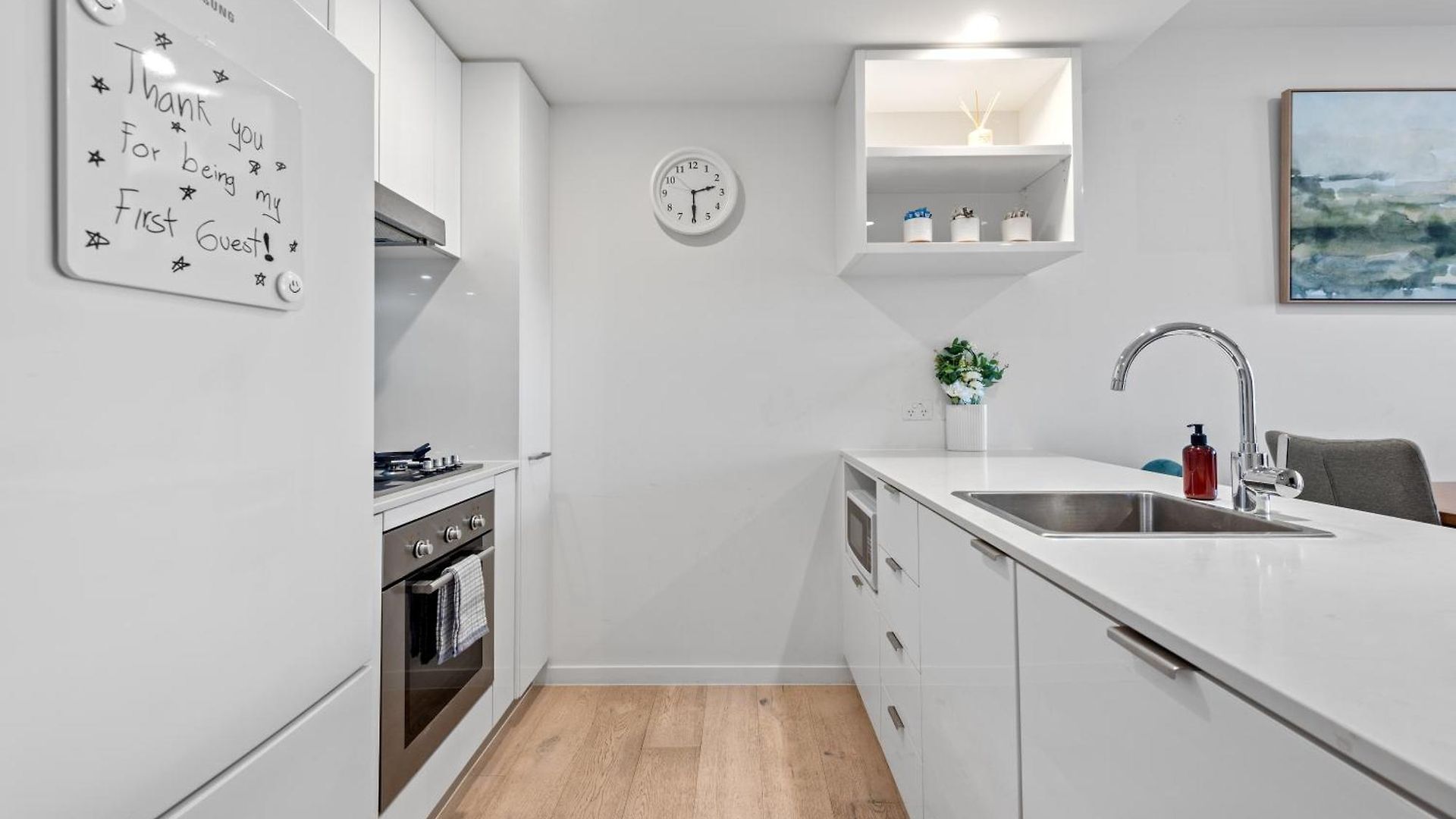 Apartment Stylish In Southbank Location With Parking *