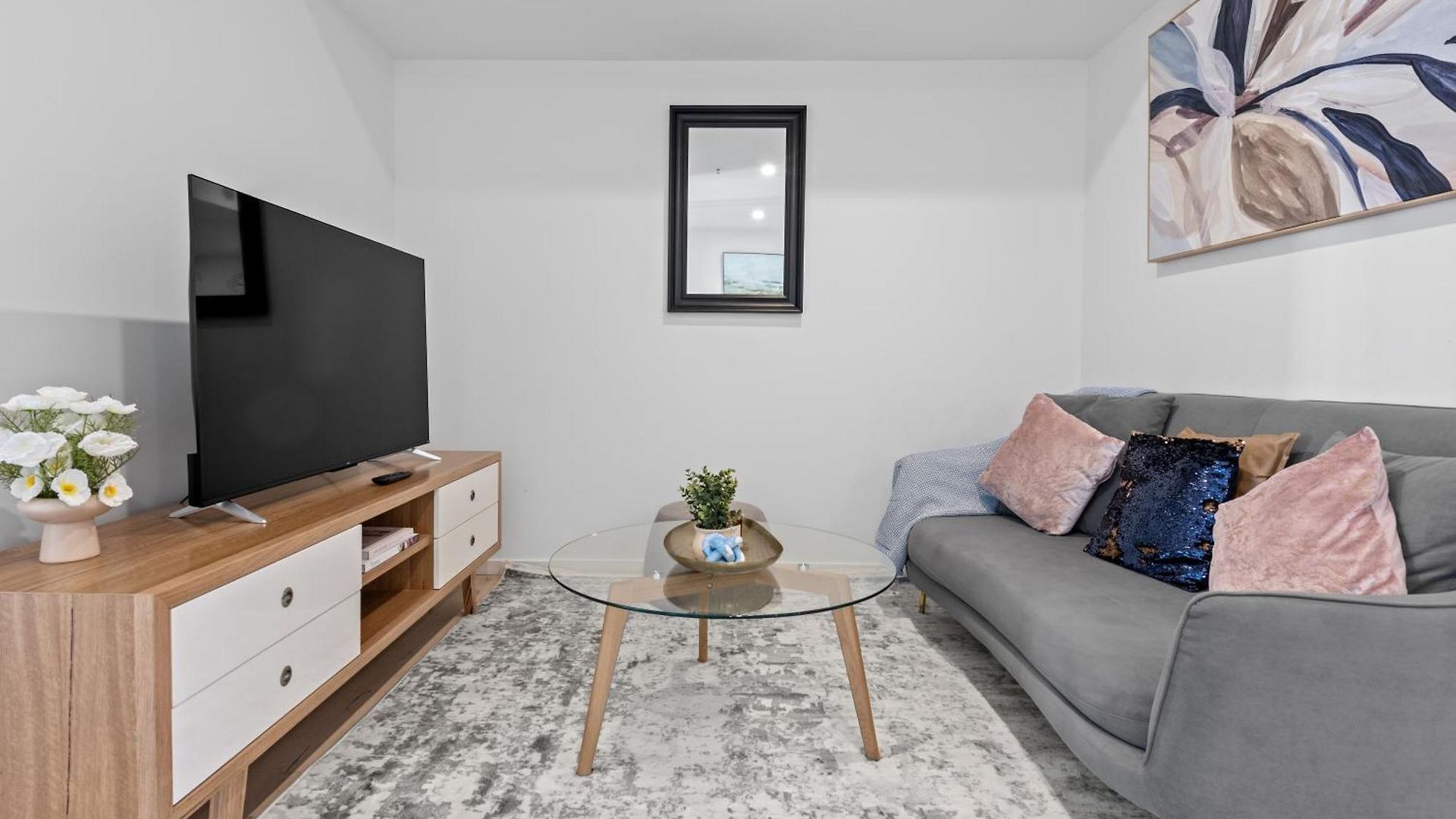 Stylish In Southbank Location With Parking *