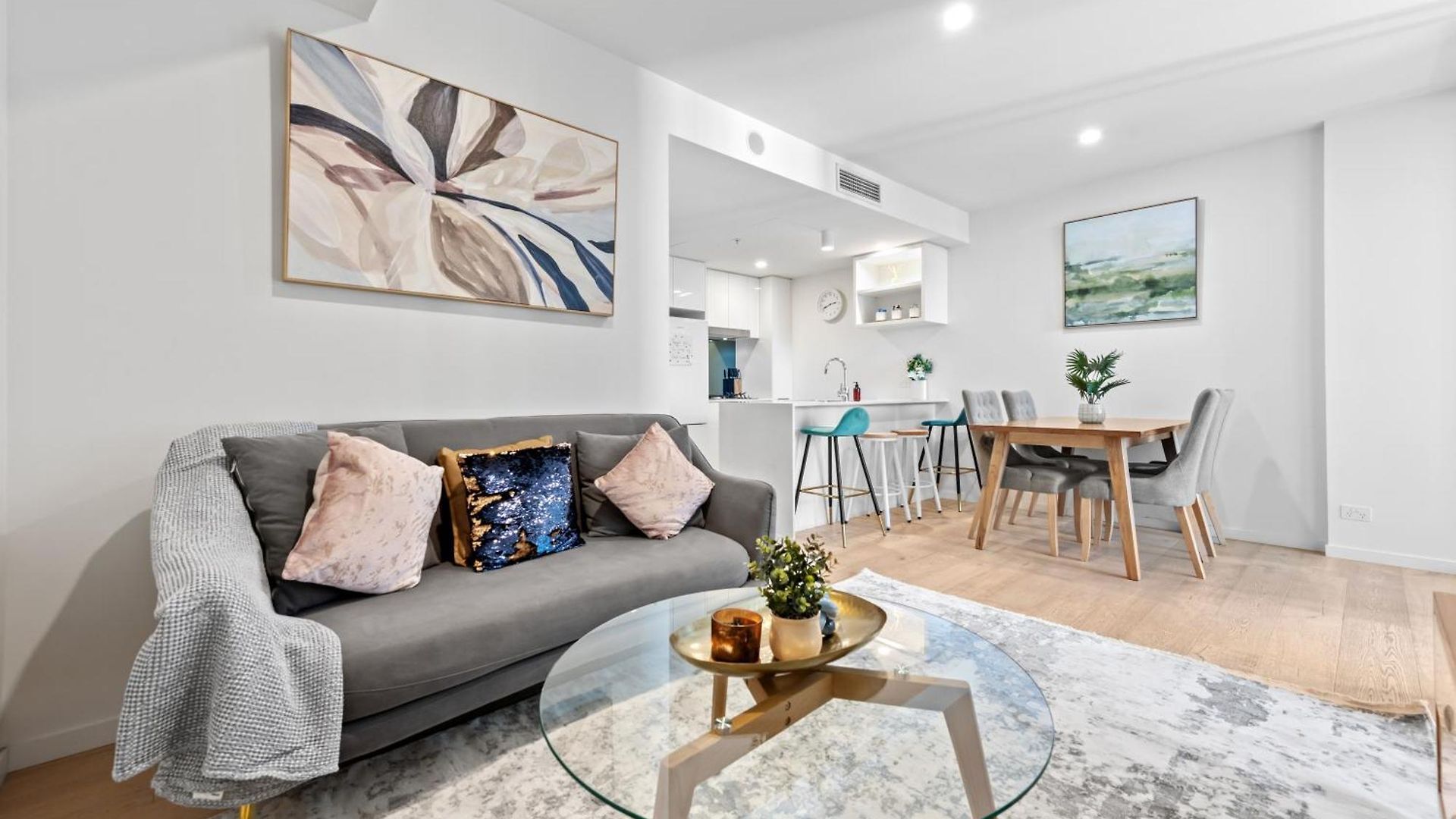 Apartment Stylish In Southbank Location With Parking