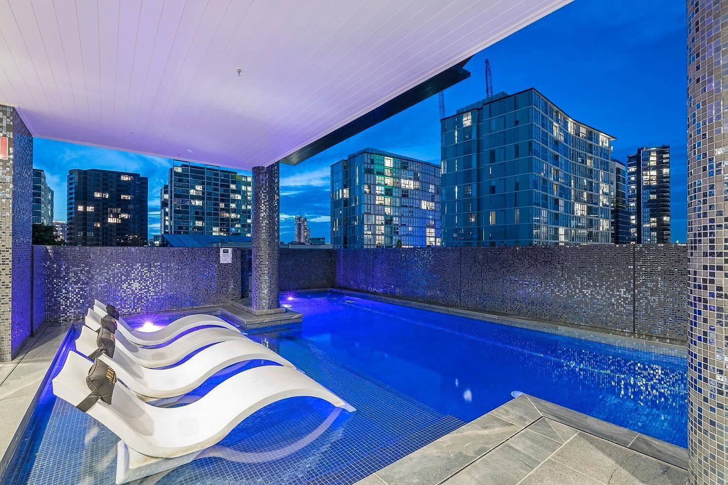 Luxe Newstead Pad With 65-inch Tv, Balcony, Pool And Gym *