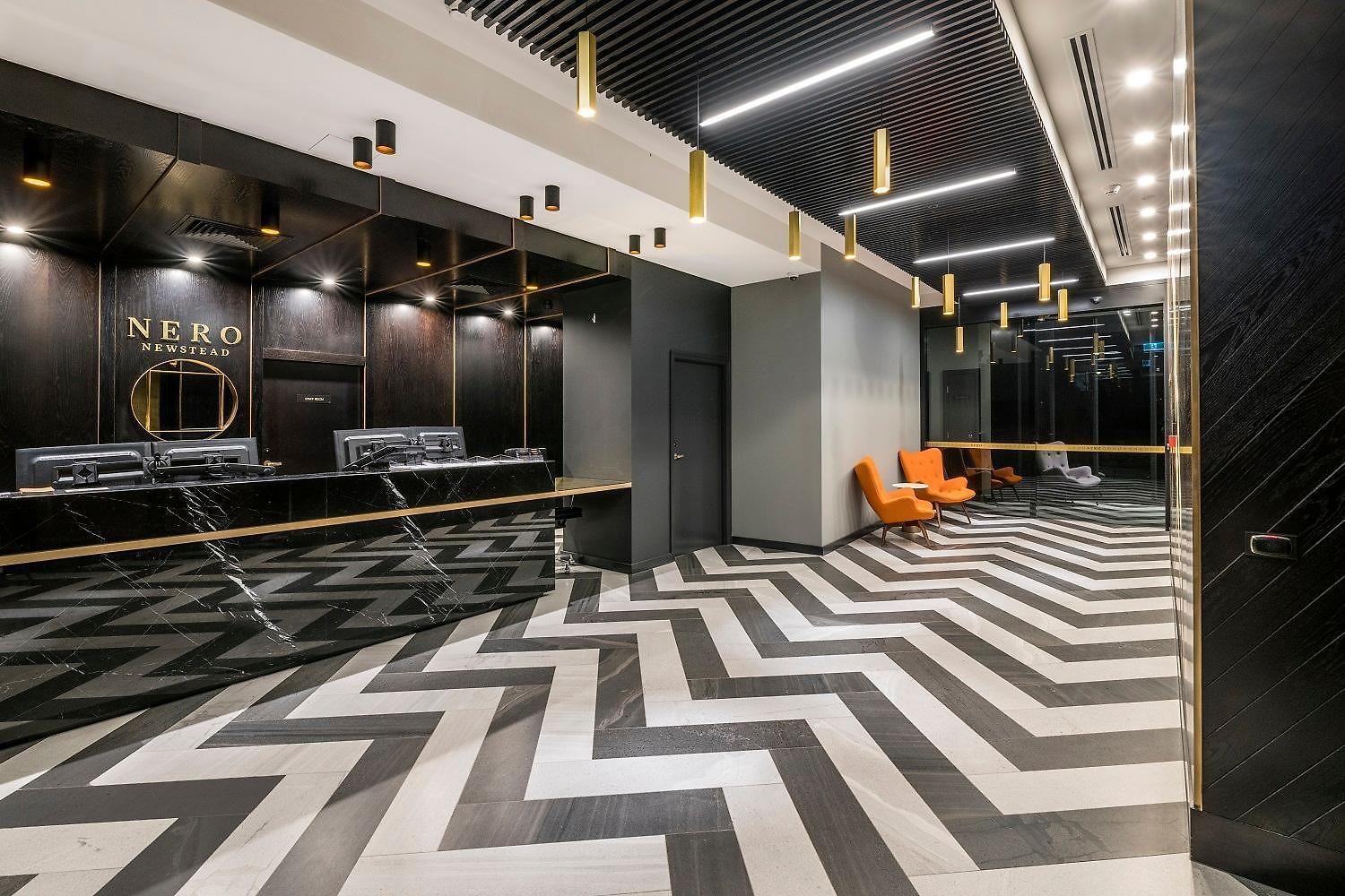 Apartment Luxe Newstead Pad With 65-inch Tv, Balcony, Pool And Gym