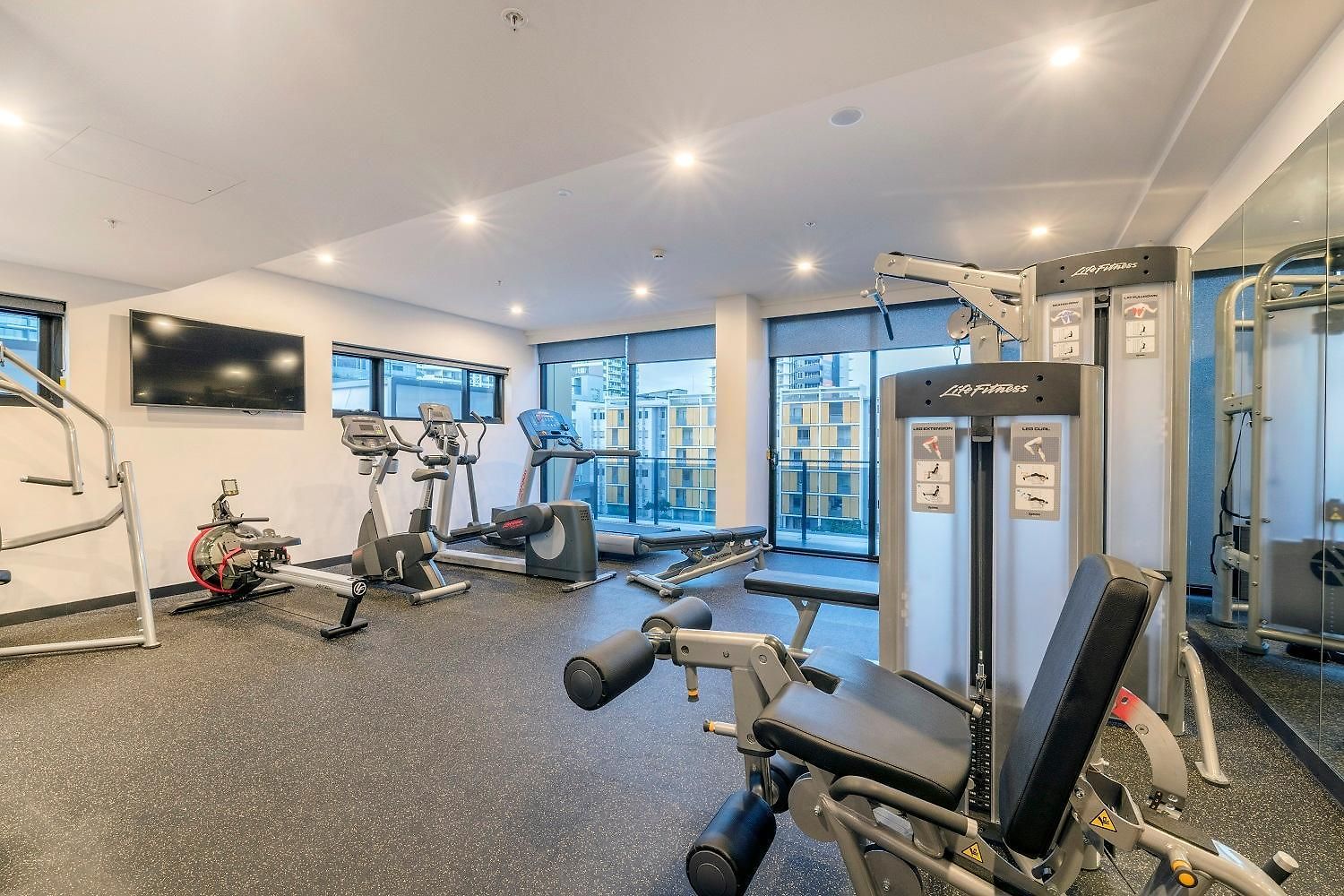 Luxe Newstead Pad With 65-inch Tv, Balcony, Pool And Gym Brisbane