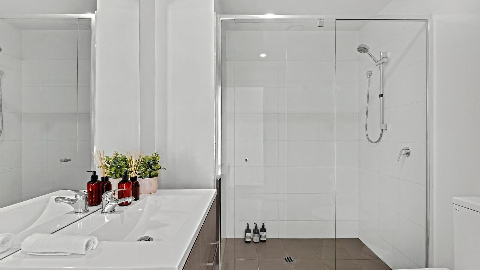 Spacious With Stunning Views And Car Park! Apartment