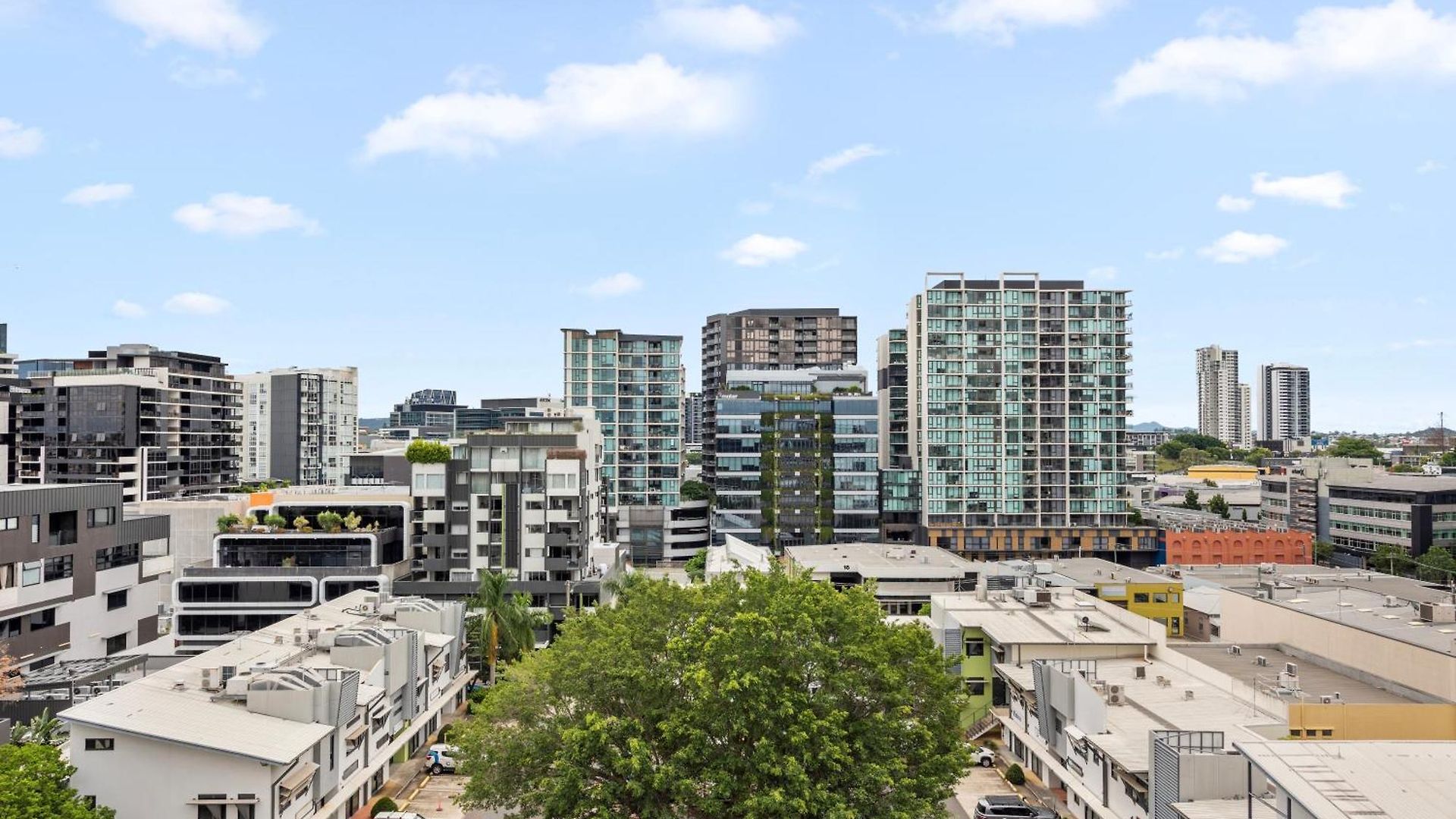 Apartment Luxe Newstead Pad With 65-inch Tv, Balcony, Pool And Gym *