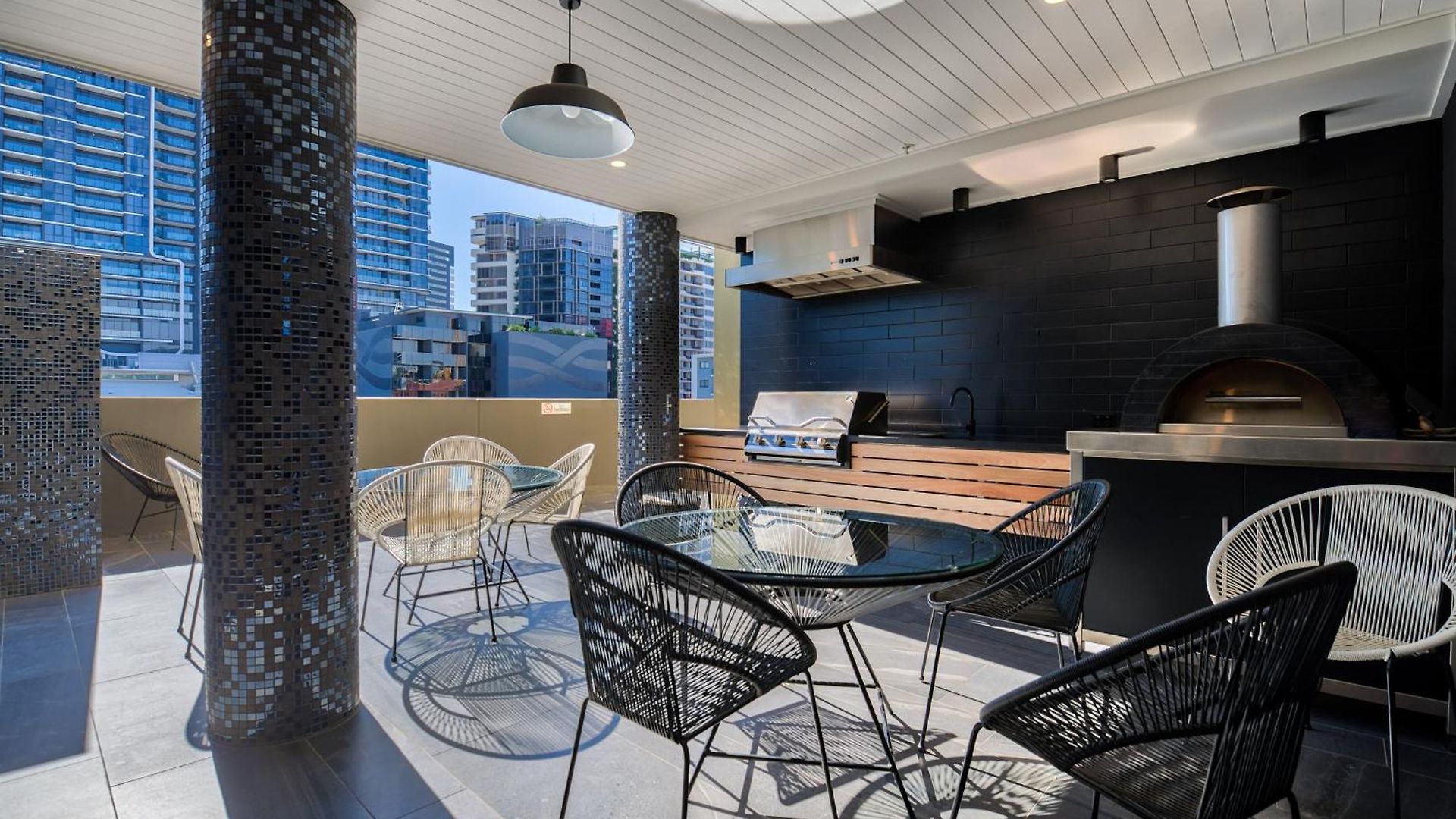 Luxe Newstead Pad With 65-inch Tv, Balcony, Pool And Gym Apartment Brisbane