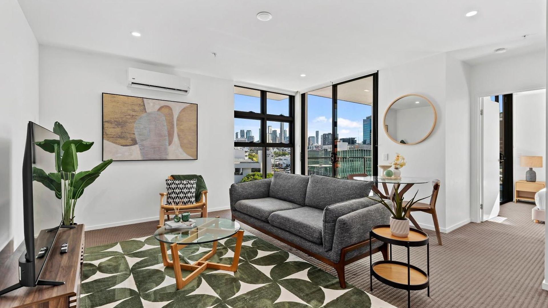Spacious With Stunning Views And Car Park! *