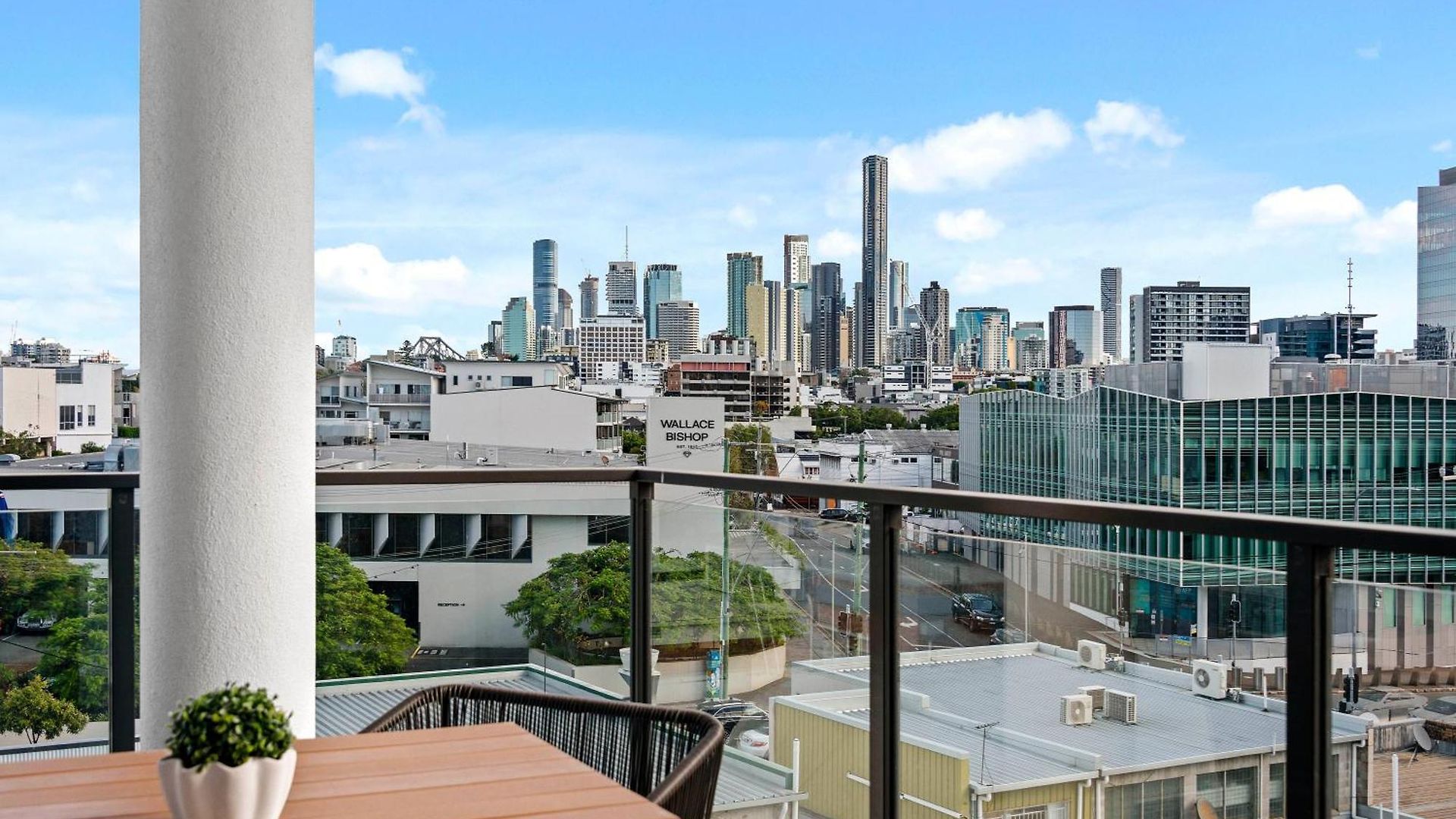 Spacious With Stunning Views And Car Park! Apartment *