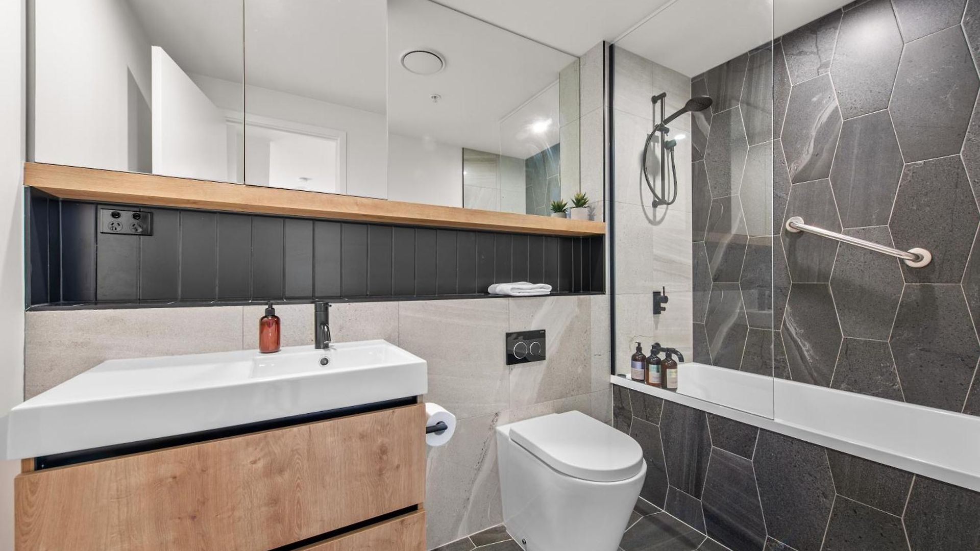 Apartment Luxe Newstead Pad With 65-inch Tv, Balcony, Pool And Gym Brisbane