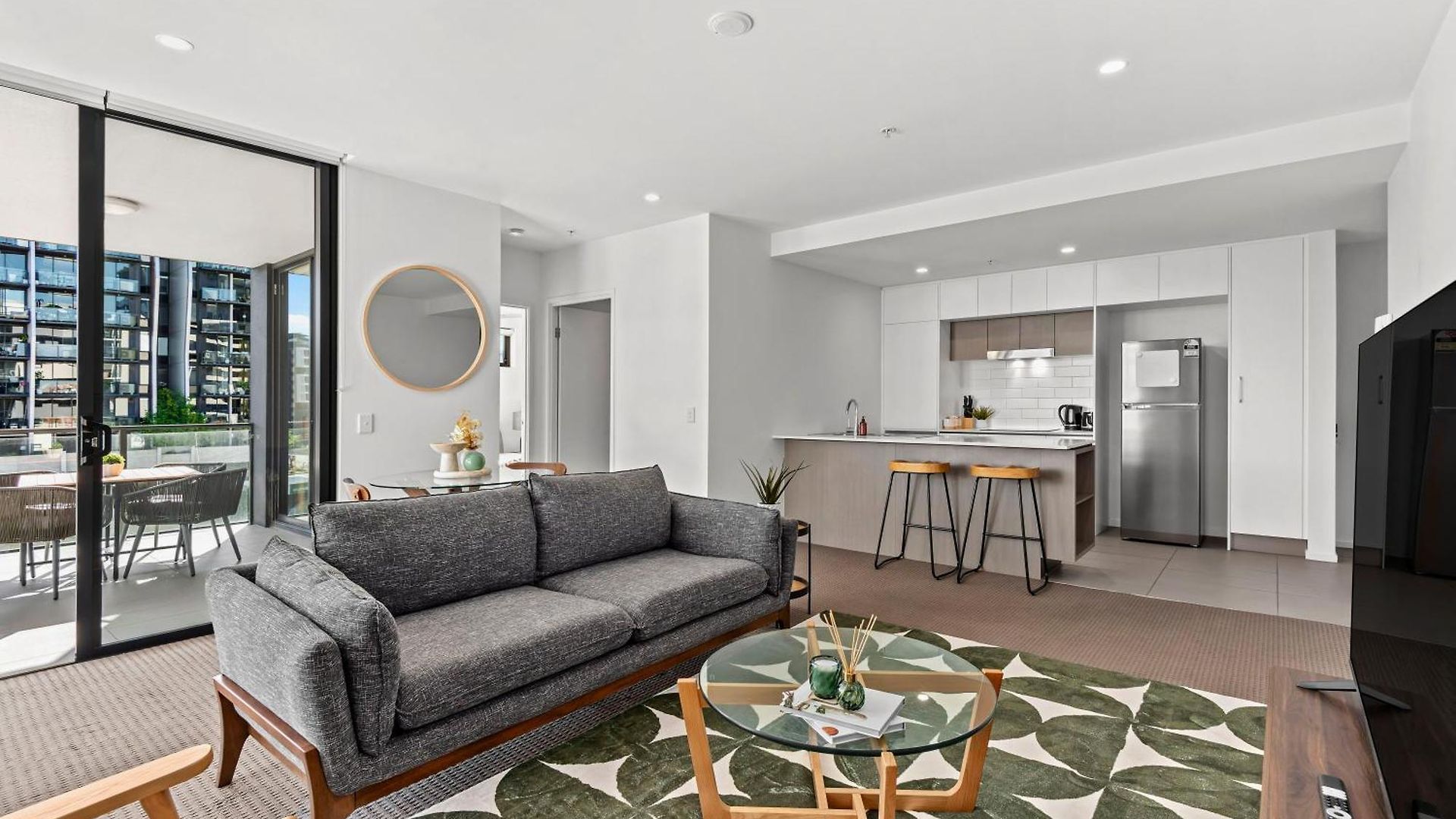 Spacious With Stunning Views And Car Park! Apartment *
