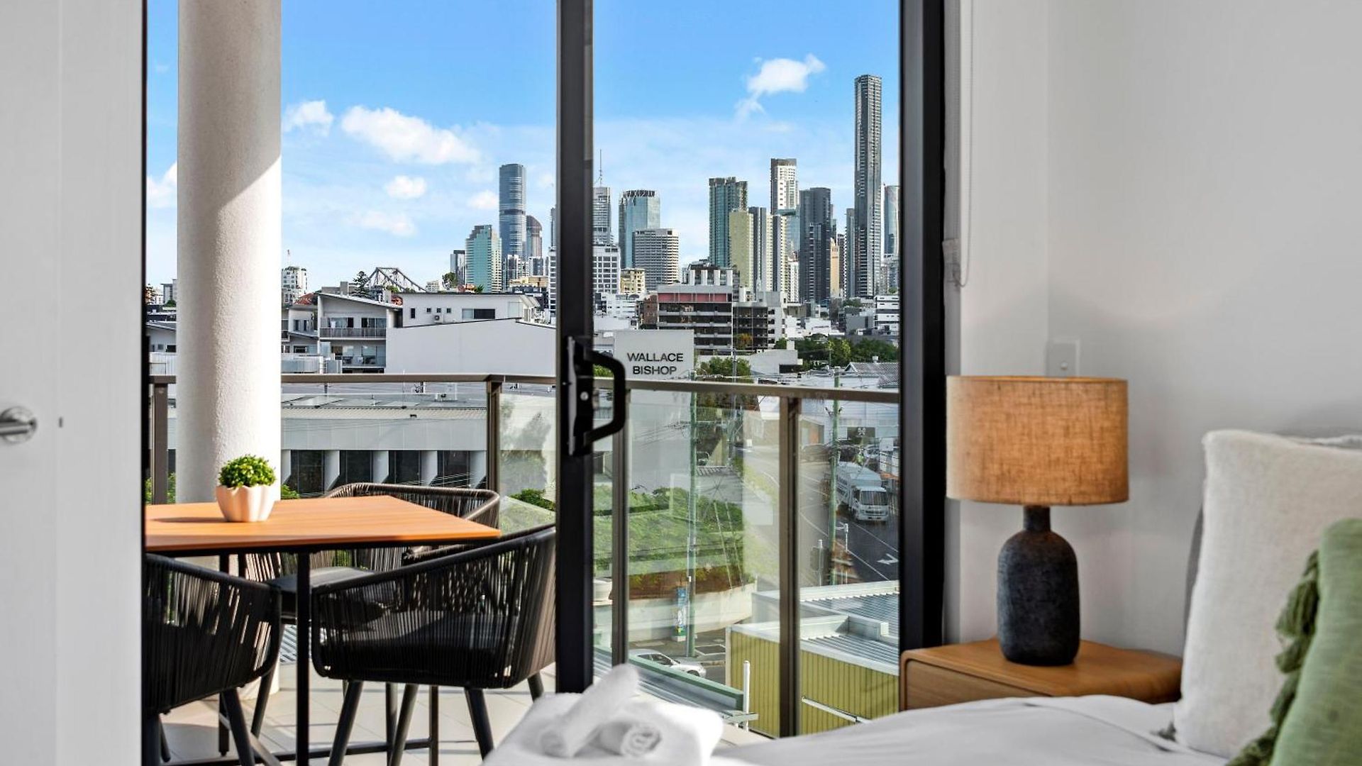 Spacious With Stunning Views And Car Park! * Brisbane